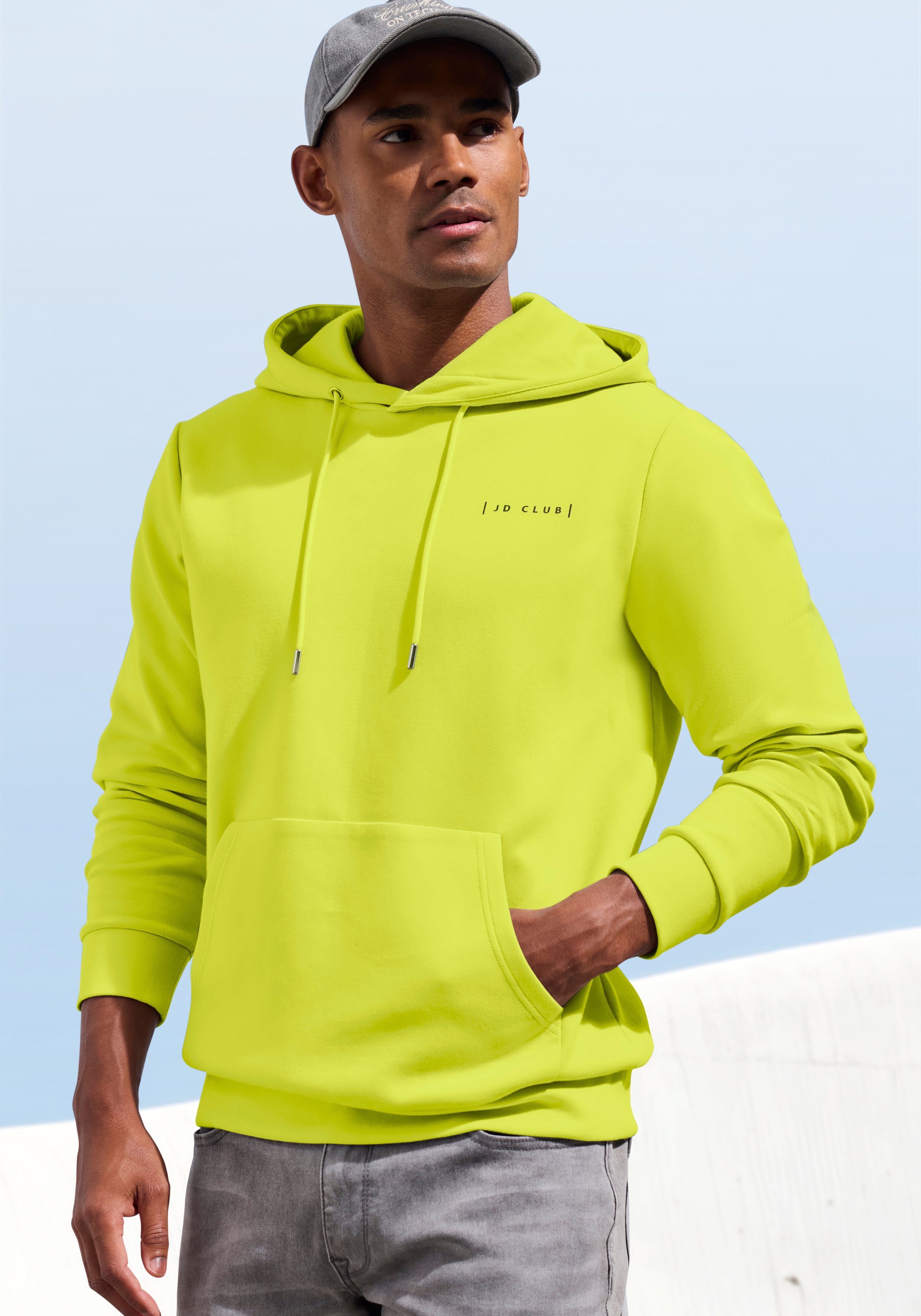 John Devin Hoodie, hochwertige Qualität mit dezentem Logodruck vorn