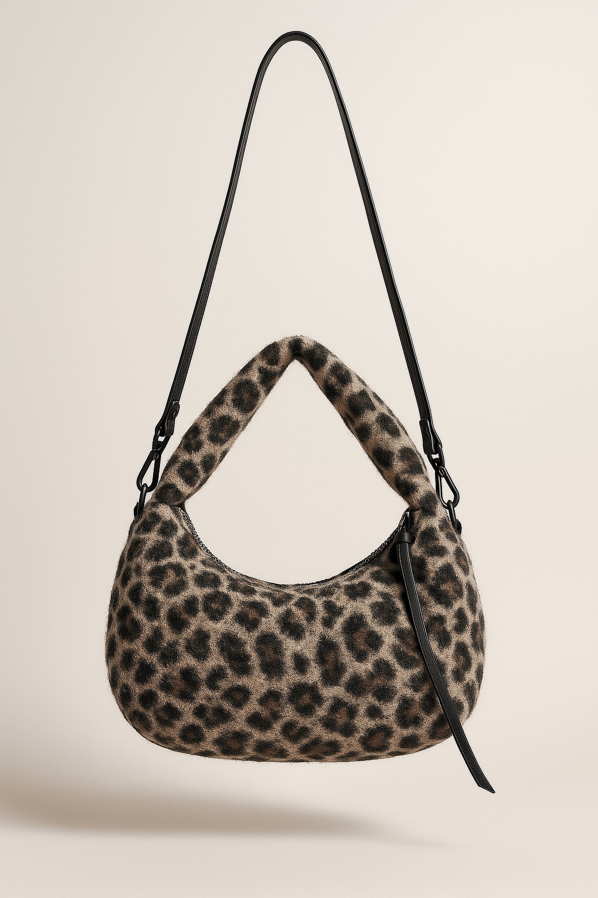 Thumbnail - COLLEZIONE ALESSANDRO Schultertasche "Leo Kuschel" Leotasche aus Teddymaterial