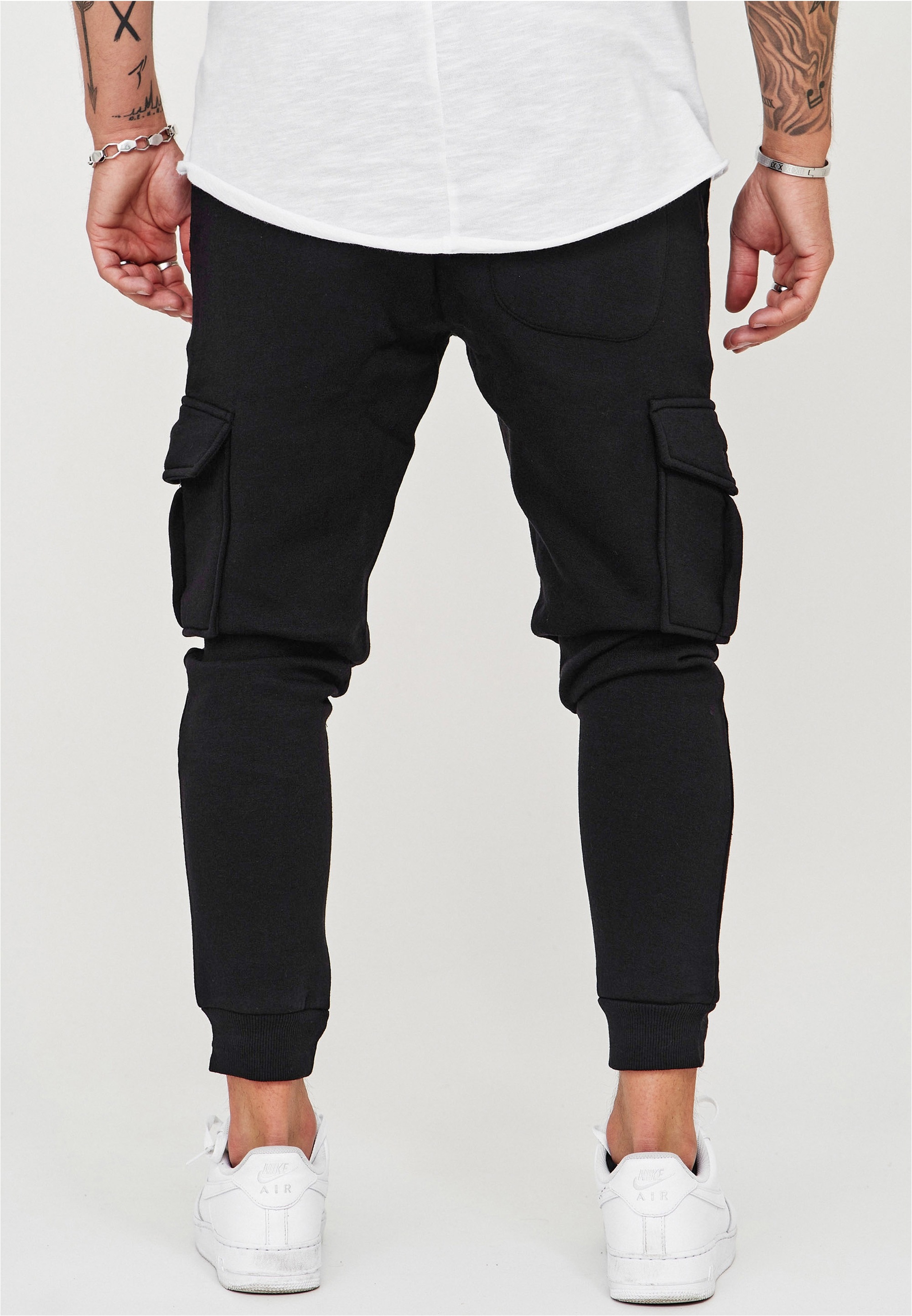 behype Trainingshose »MATAY«, mit praktischen Cargotaschen