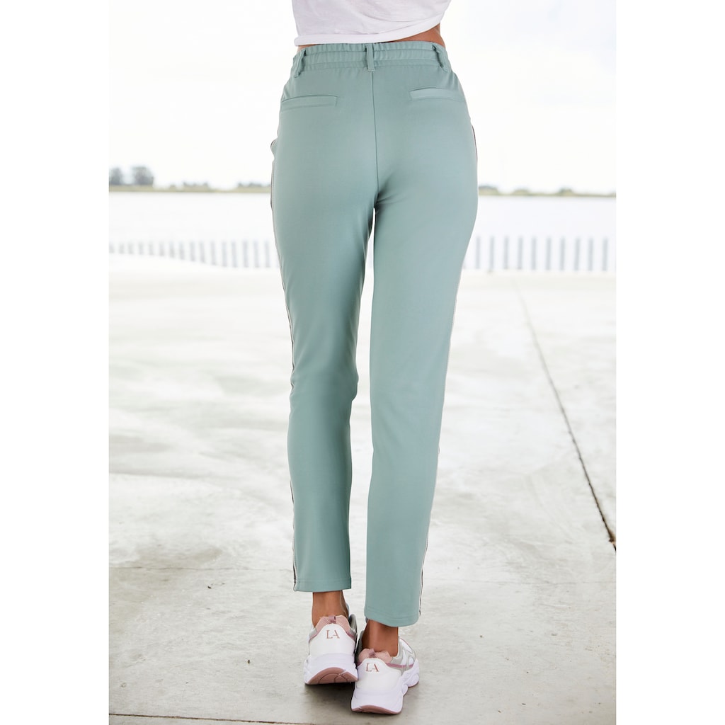 LASCANA Jogger Pants, mit sportlichen Seitenstreifen, Loungewear