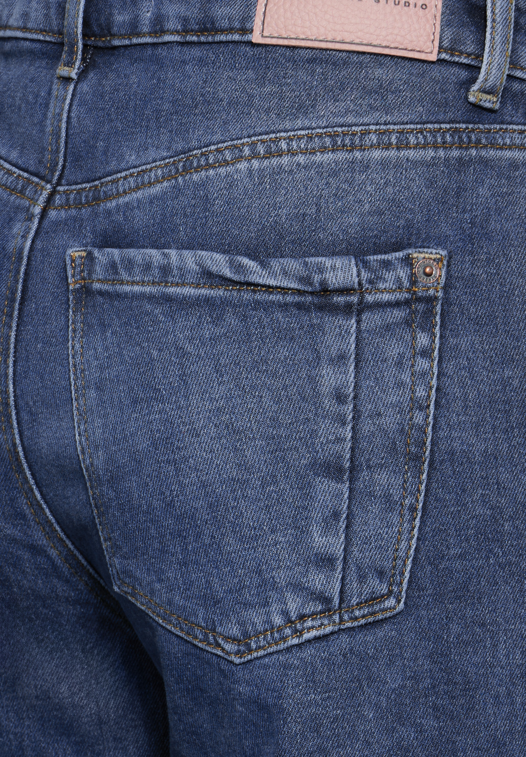 STREET ONE STUDIO Loose-fit-Jeans, aus Baumwolle mit Stretchanteil