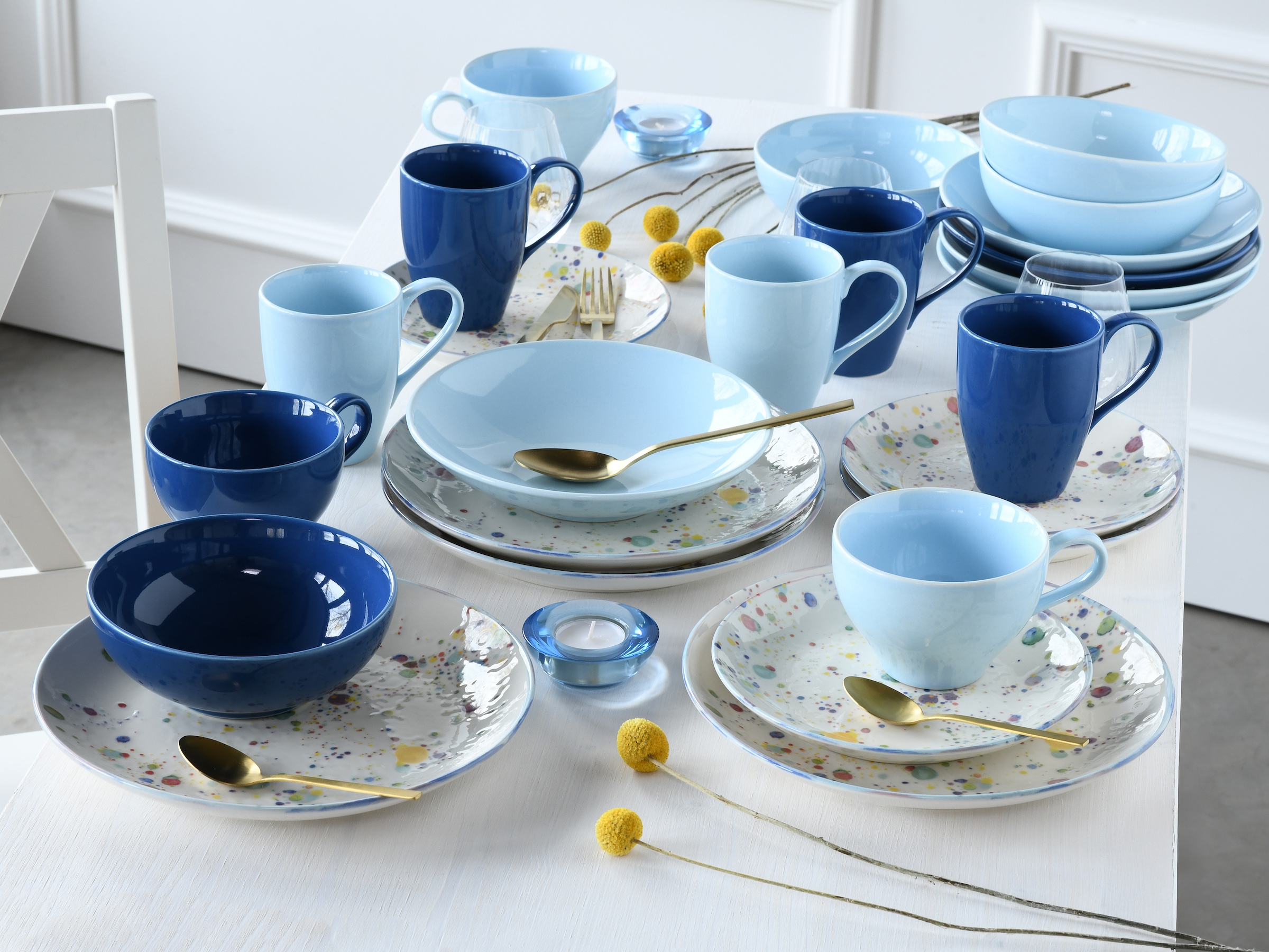 CreaTable Teller-Set »Candy Drops, Tellerset 12-tlg.«, (Set, 12 tlg.), Unregelmäßige bunte Punkte, Gute Laune Geschirr, Frisch, Freundlich