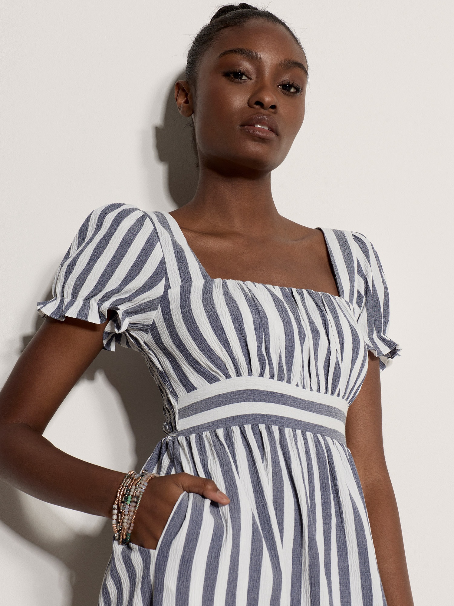 Apricot Midikleid »Gestreiftes Midaxi-Kleid im Milchmädchen-Stil« mit Raffung