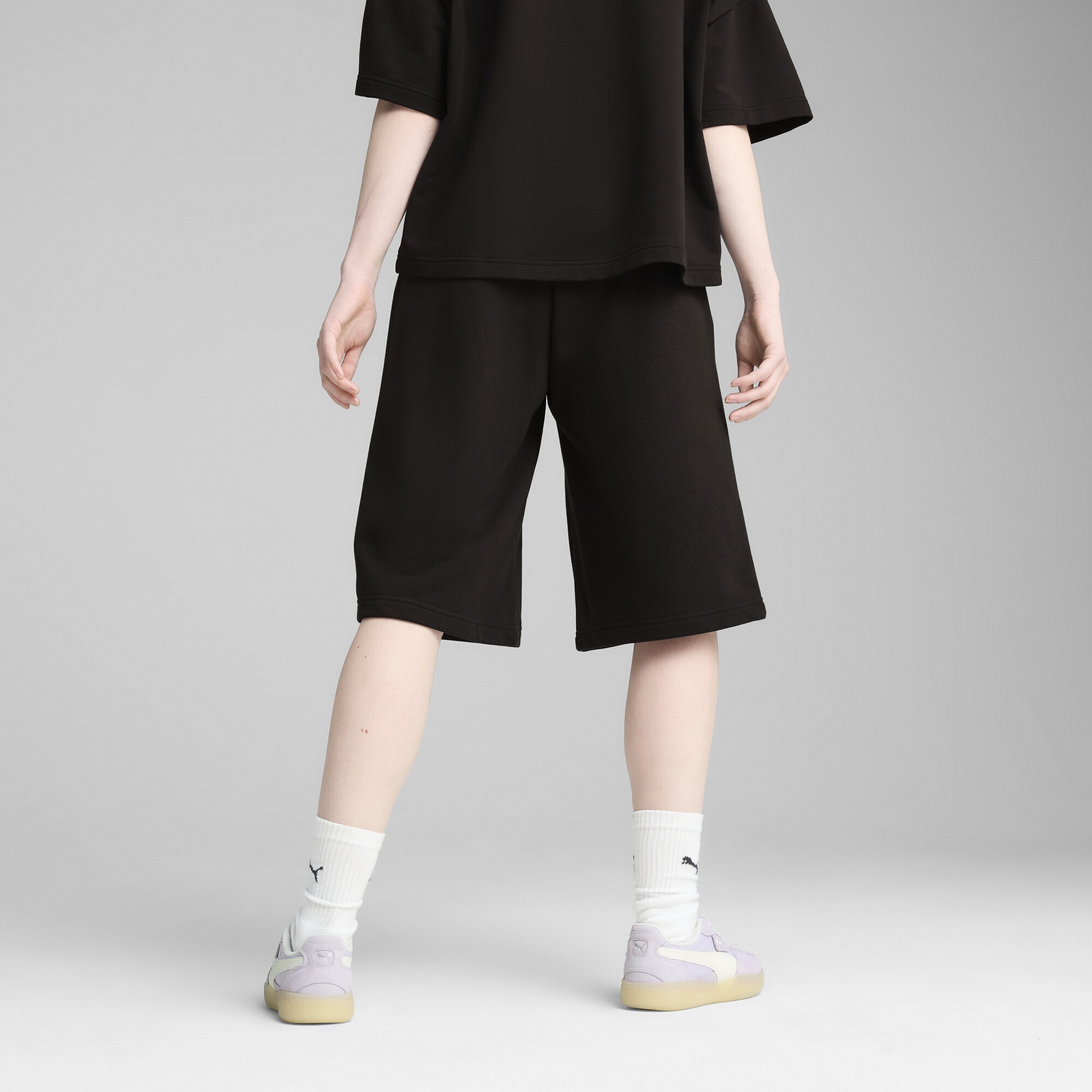 PUMA Sporthose »WARDROBE ESS Kurze Relaxed Fit 14" Jorts Damen«