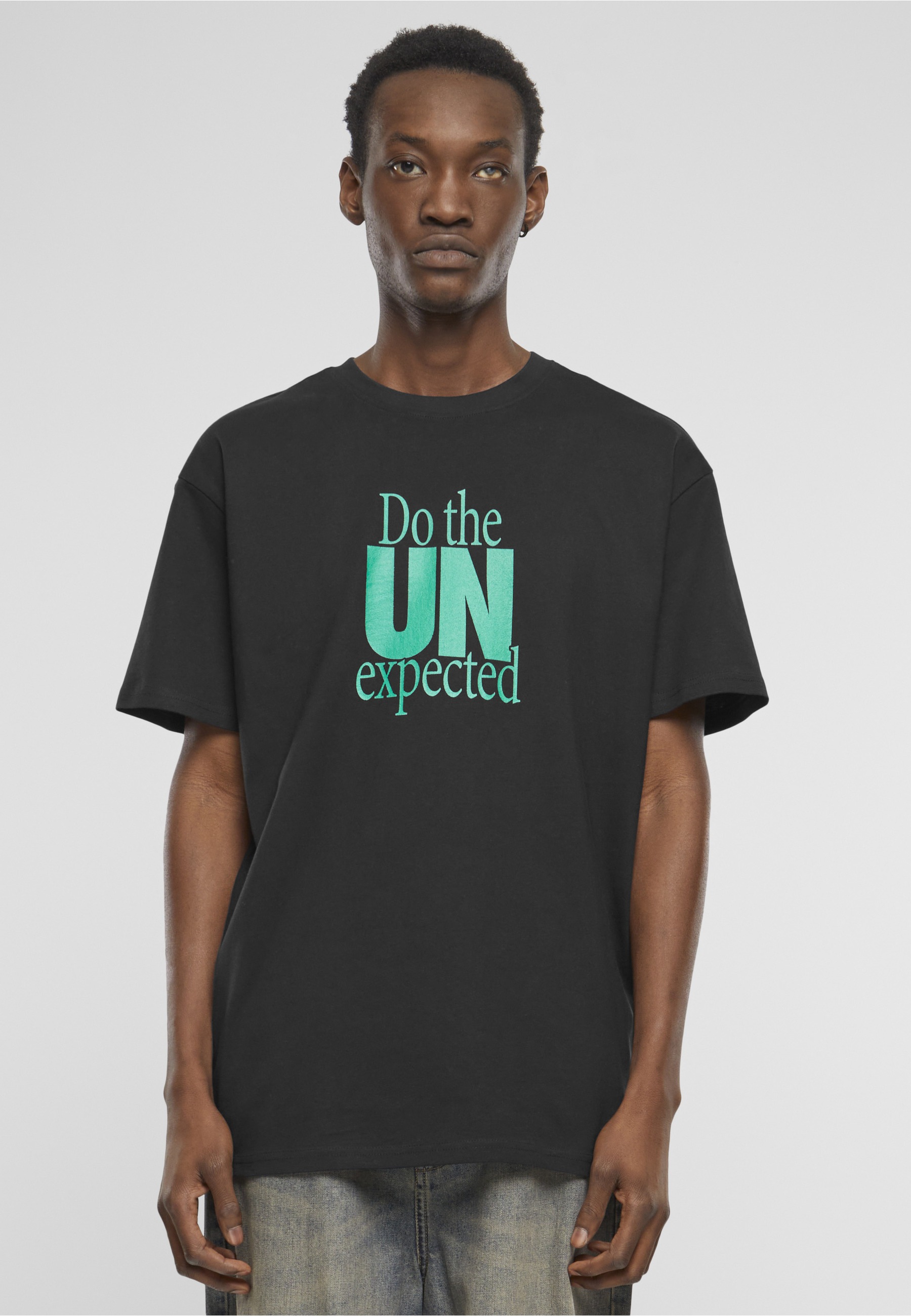 Thumbnail - Upscale by Mister Tee T-Shirt "Upscale by Mister Tee Herren Do The Unexpected Oversize Tee" 1 Stk.