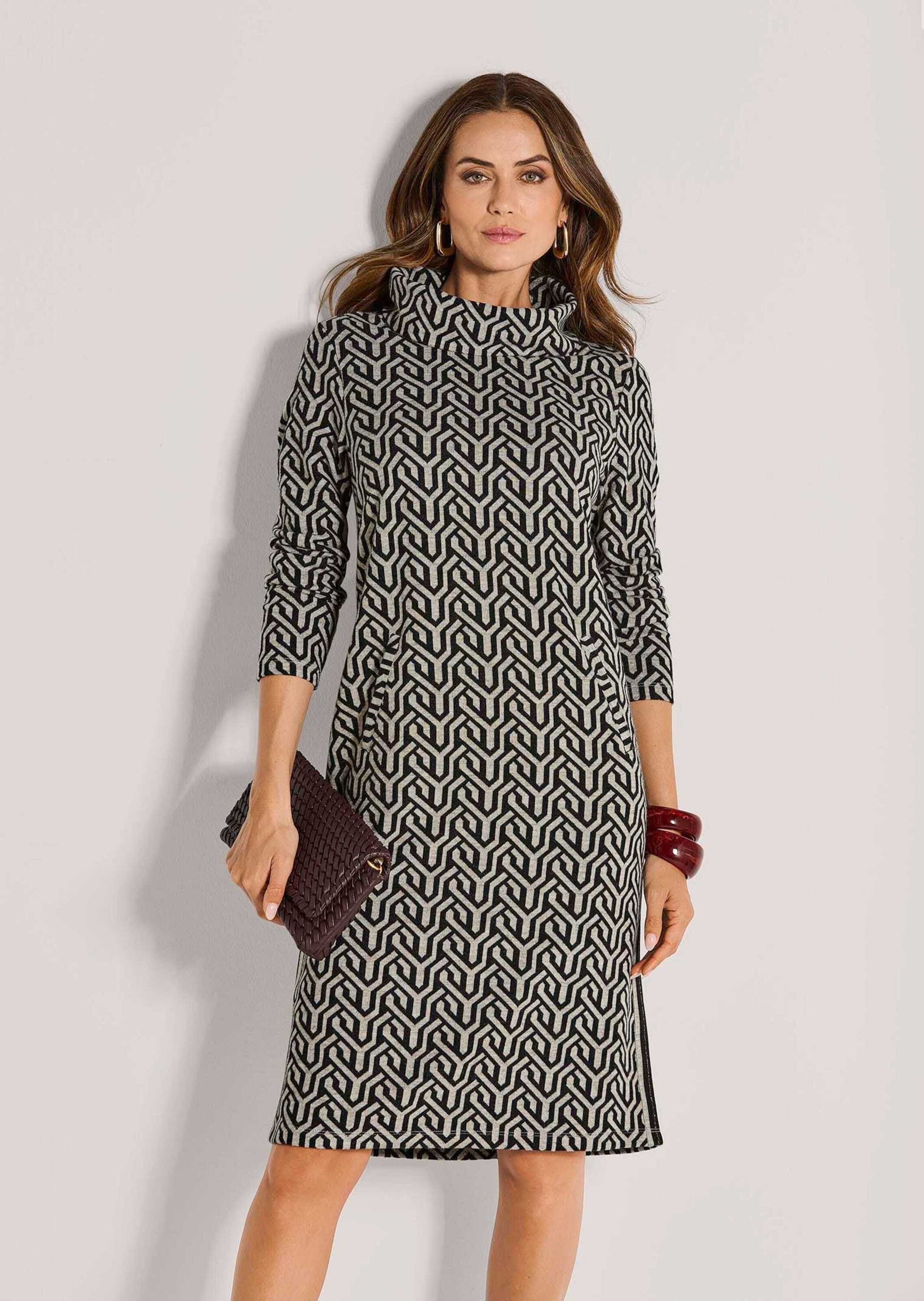 MADELEINE Sommerkleid »Kleid Kleid mit Grafik-Jacquard und Rollkragen« Grafik-Jaquard