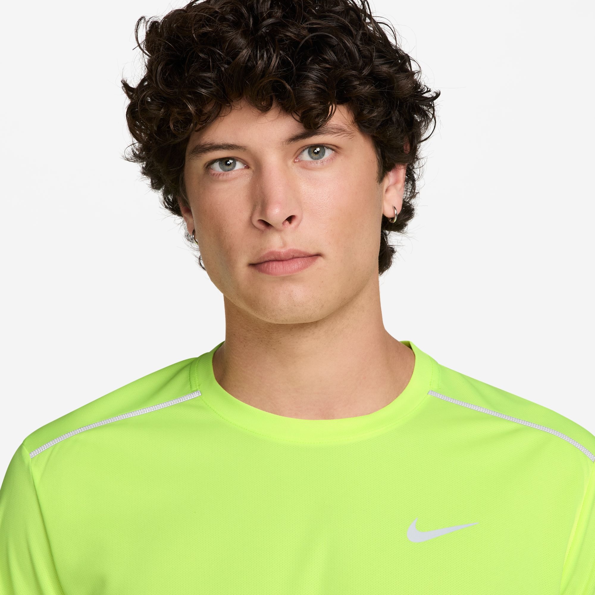 Nike Laufshirt »M NK DF UV MILER SS« sportlicher Schnitt, mit kurzen Ärmeln, mit reflektierenden Details