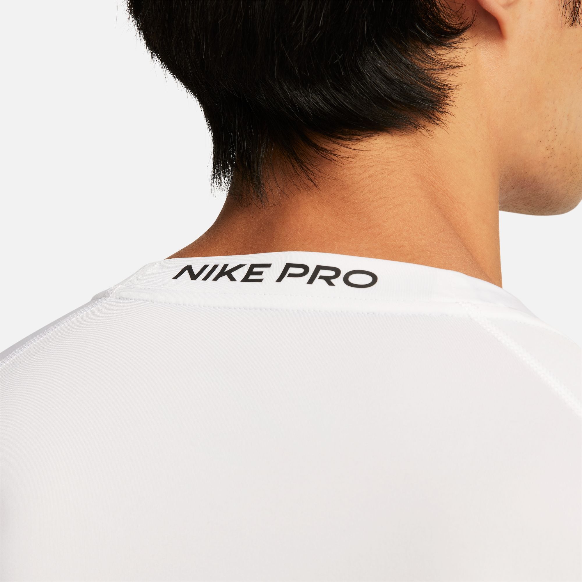 Nike Trainingsshirt »M NP DF TIGHT TOP SS« eng anliegender Schnitt, atmungsaktiv, schnell trocknend, elastisch