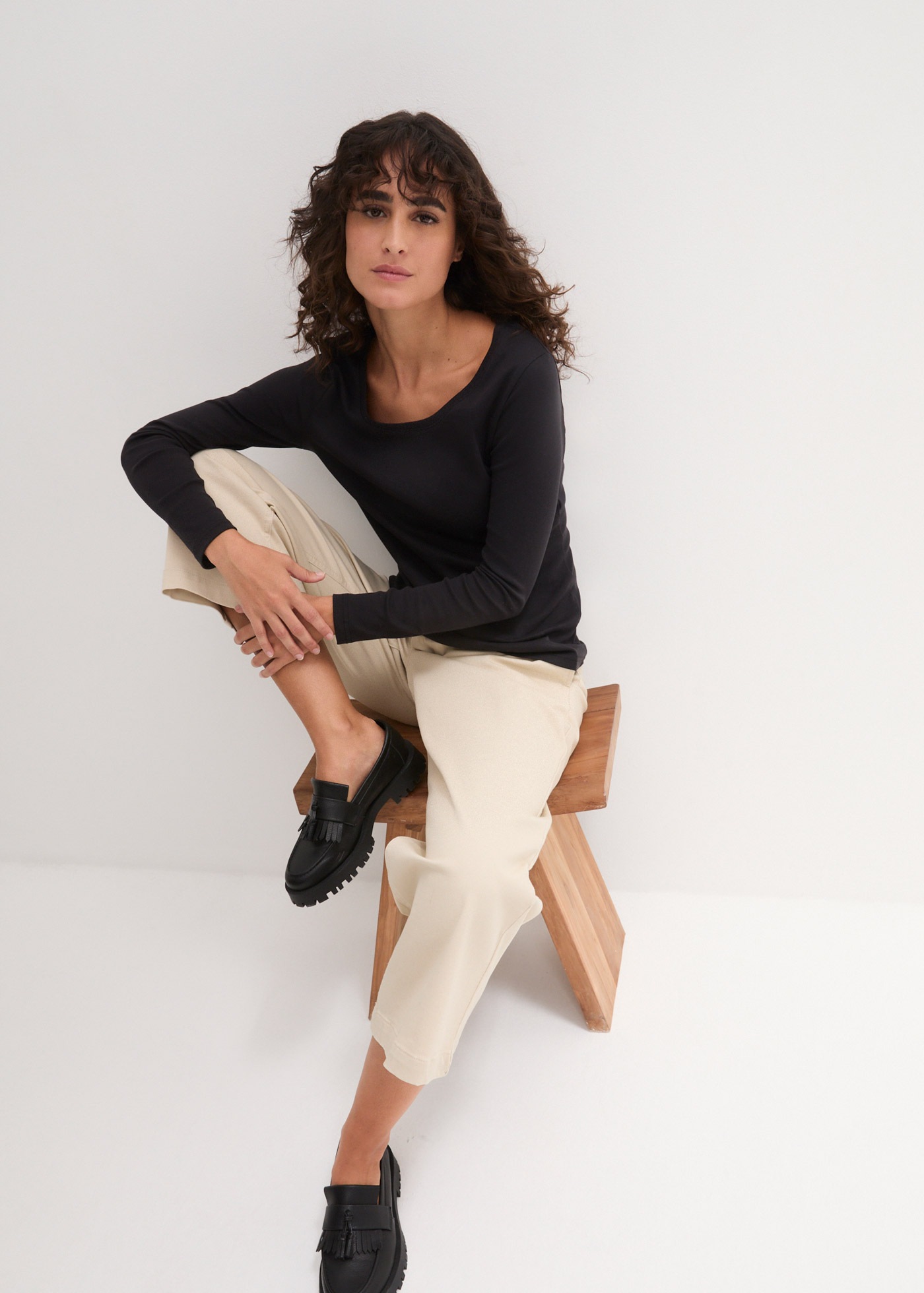 bonprix Langarmshirt leicht taillierte Passform, Rundhalsausschnitt, aus reiner Baumwolle