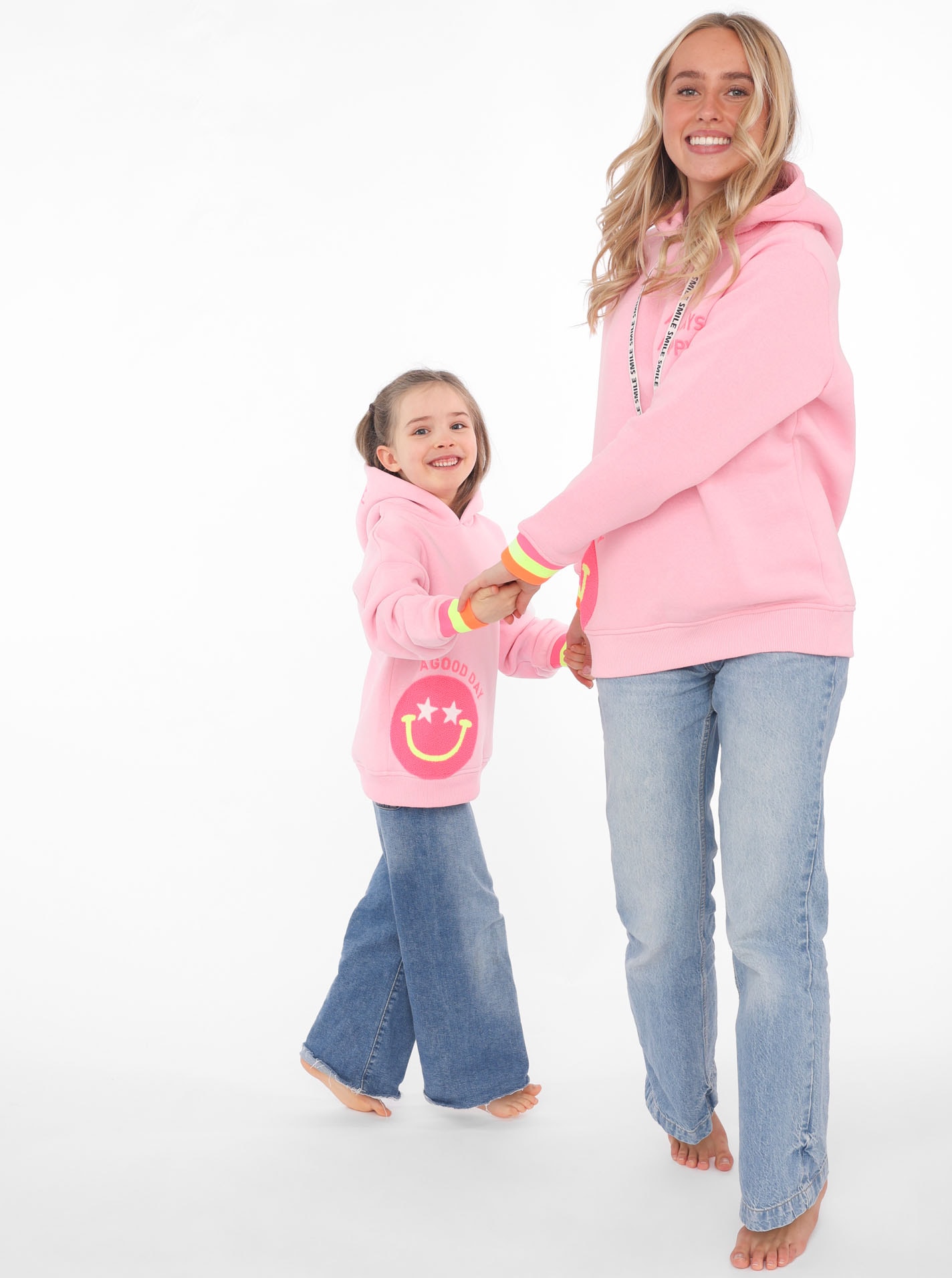 Zwillingsherz Hoodie »Always Happy«, mit Smiley Aufdruck aus Frottee und Neon Details