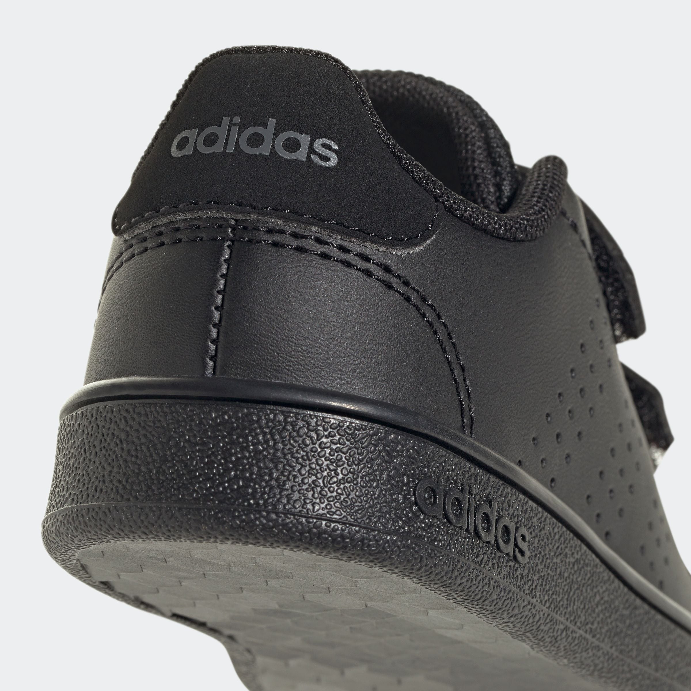 adidas Sportswear Sneaker »ADVANTAGE LIFESTYLE COURT TWO HOOK-AND-LOOP«, Design auf den Spuren des adidas Stan Smith