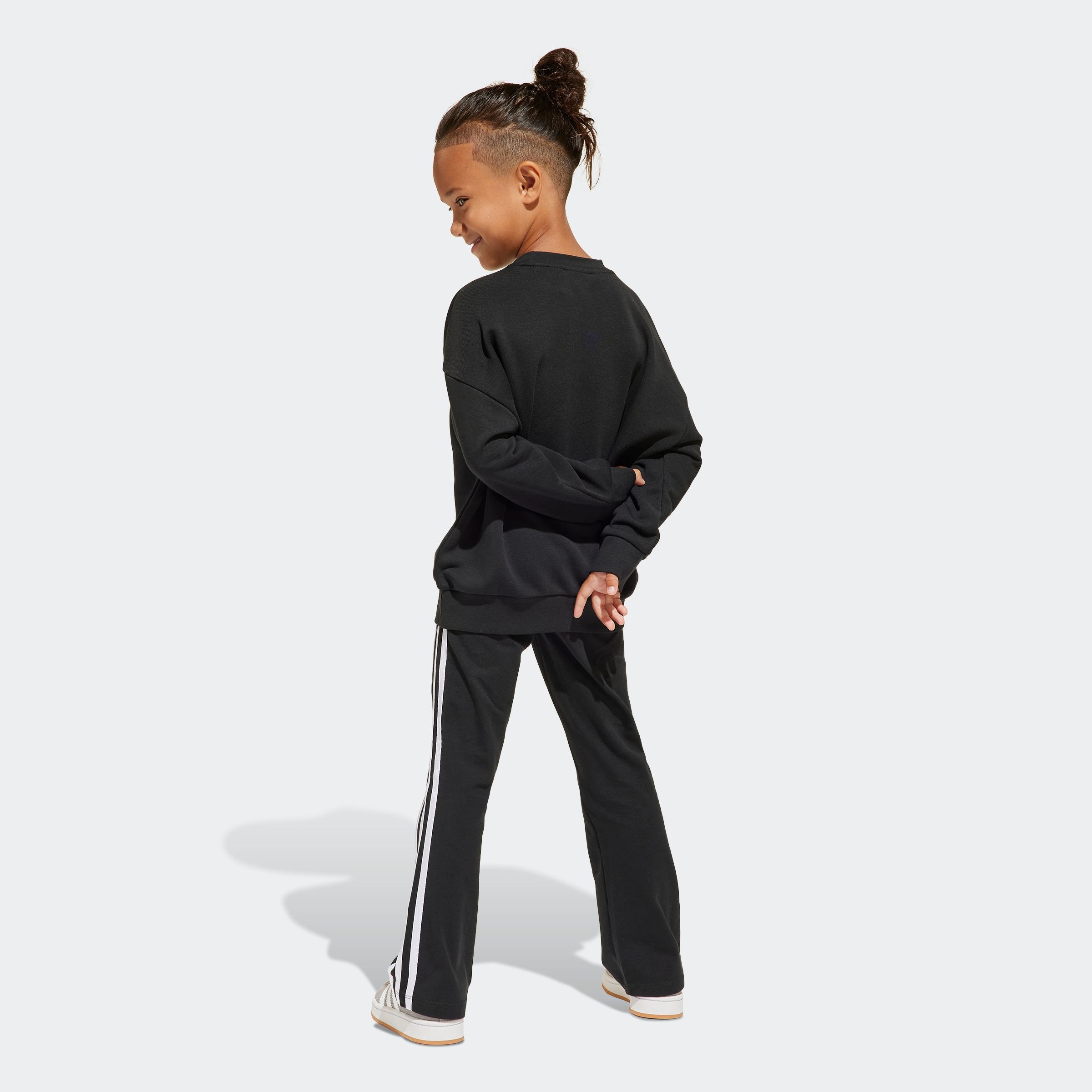 Trainingsanzug ADIDAS ORIGINALS "LOOSE CREW FLARED KIDS LEGGINGS SET", Jungen, Gr. 110, schwarz, Obermaterial: 70% Baumwolle, 30% Polyester, Sportanzüge Trainingsanzug 3
