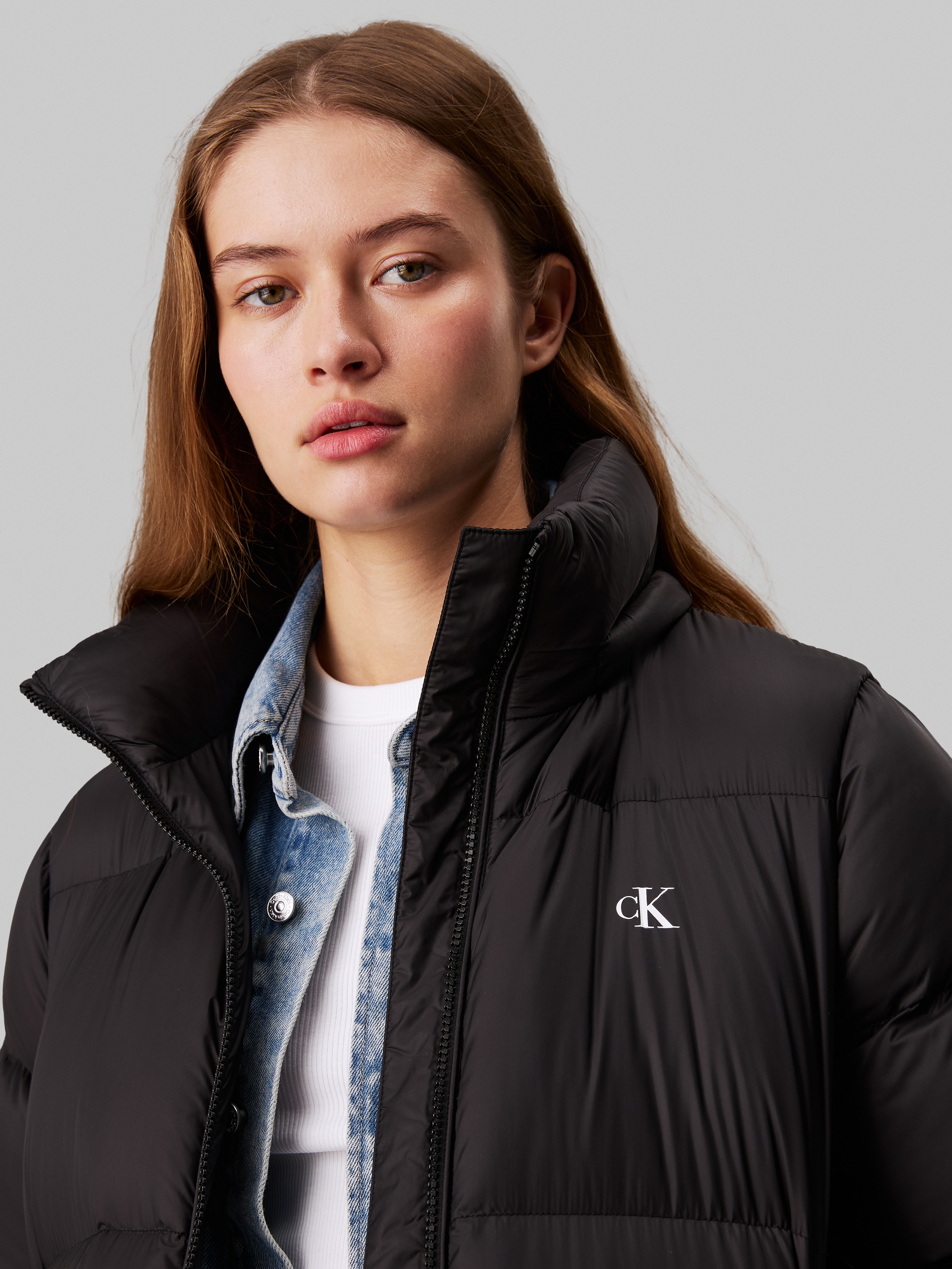 Calvin Klein Jeans Langjacke »DOWN LONG PUFFER«, mit Kapuze, mit Logodruck