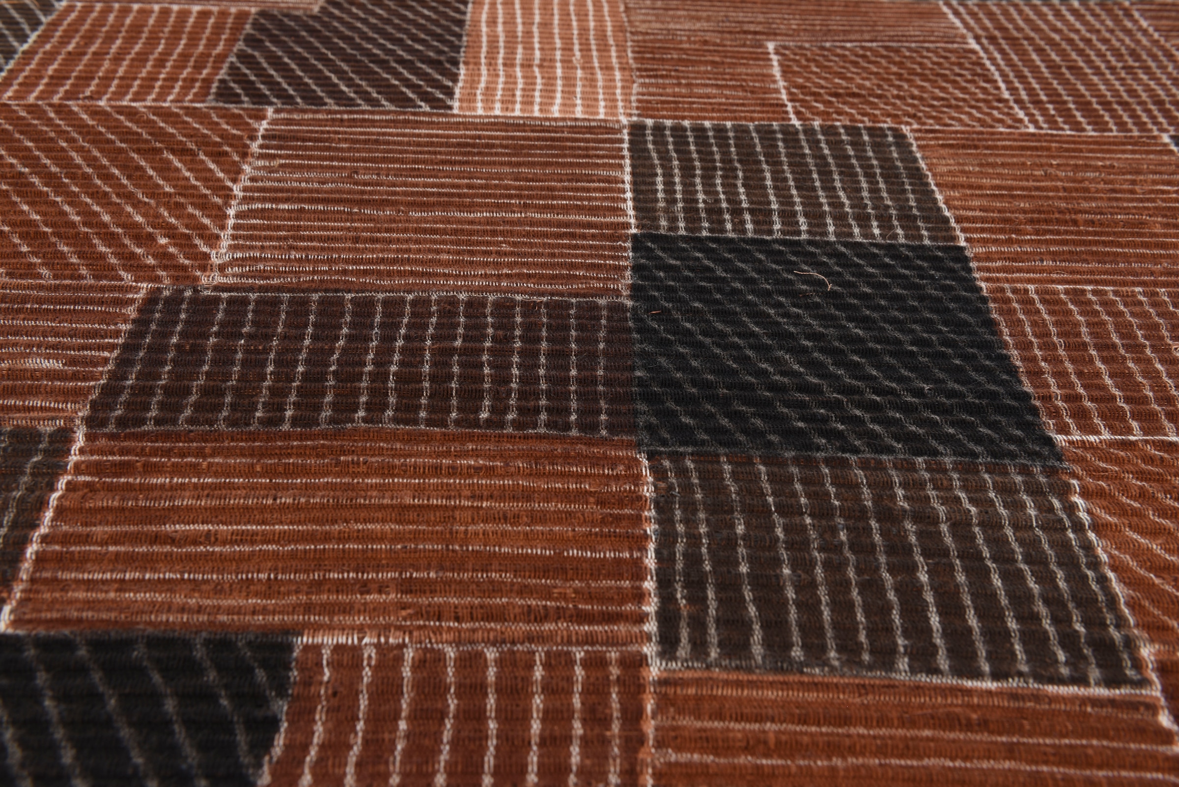 DIE HAUSKUNST Teppich »Niyoncondon«, rechteckig, 4 mm Höhe, Flachgewebe, handgewebt, mit Fransen