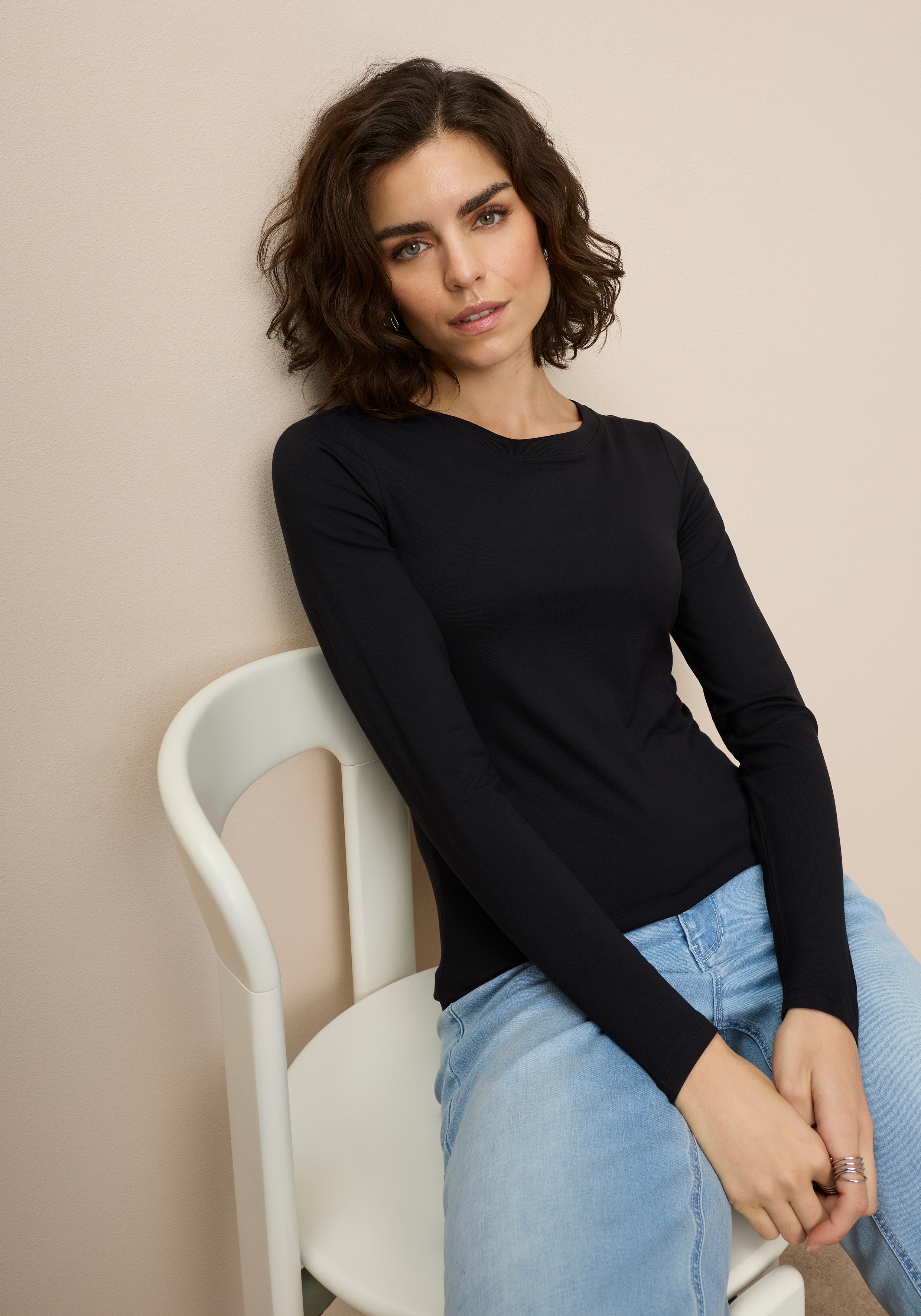 Tamaris Langarmshirt "aus elastischer Viskosemischung, figurbetonte Passform" langärmliges Basicshirt mit Rundhalsausschnitt