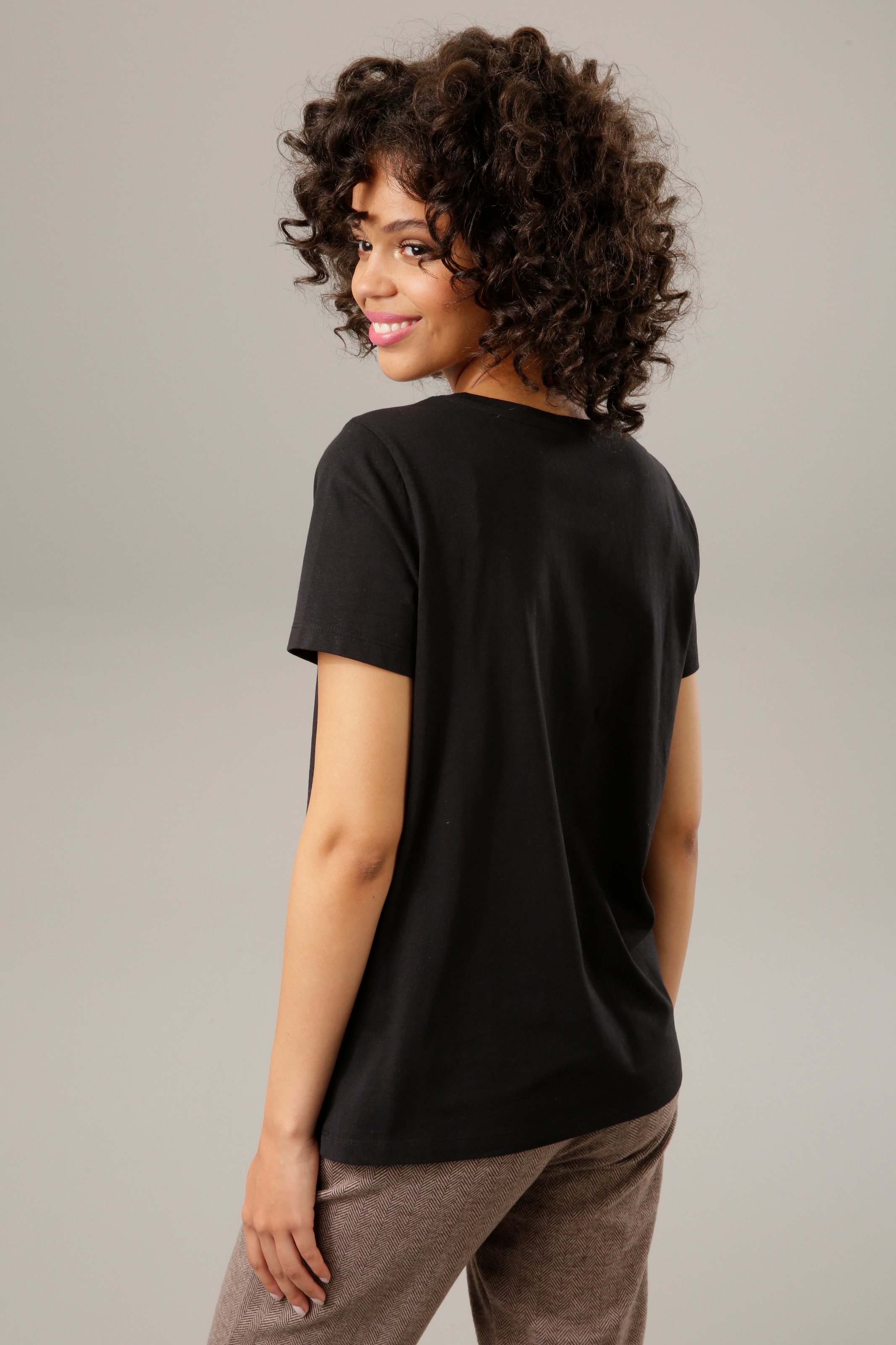 Aniston CASUAL T-Shirt, mit KOLLEKTIOM online - BAUR | NEUE Glanznieten Bärchen-Frontdruck verzierter bestellen