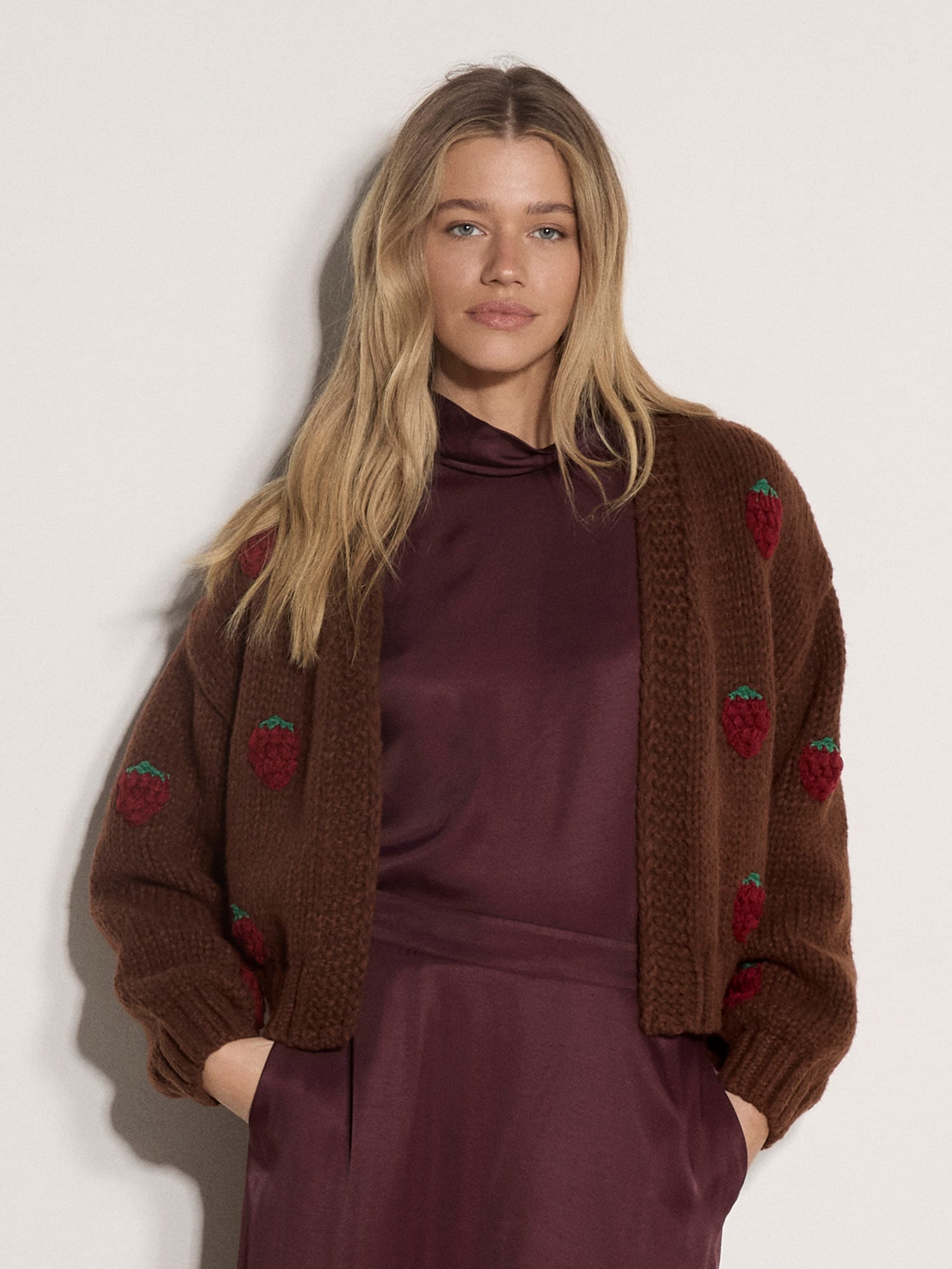 Apricot Cardigan "Grob gestrickte Strickjacke" mit Erdbeeren