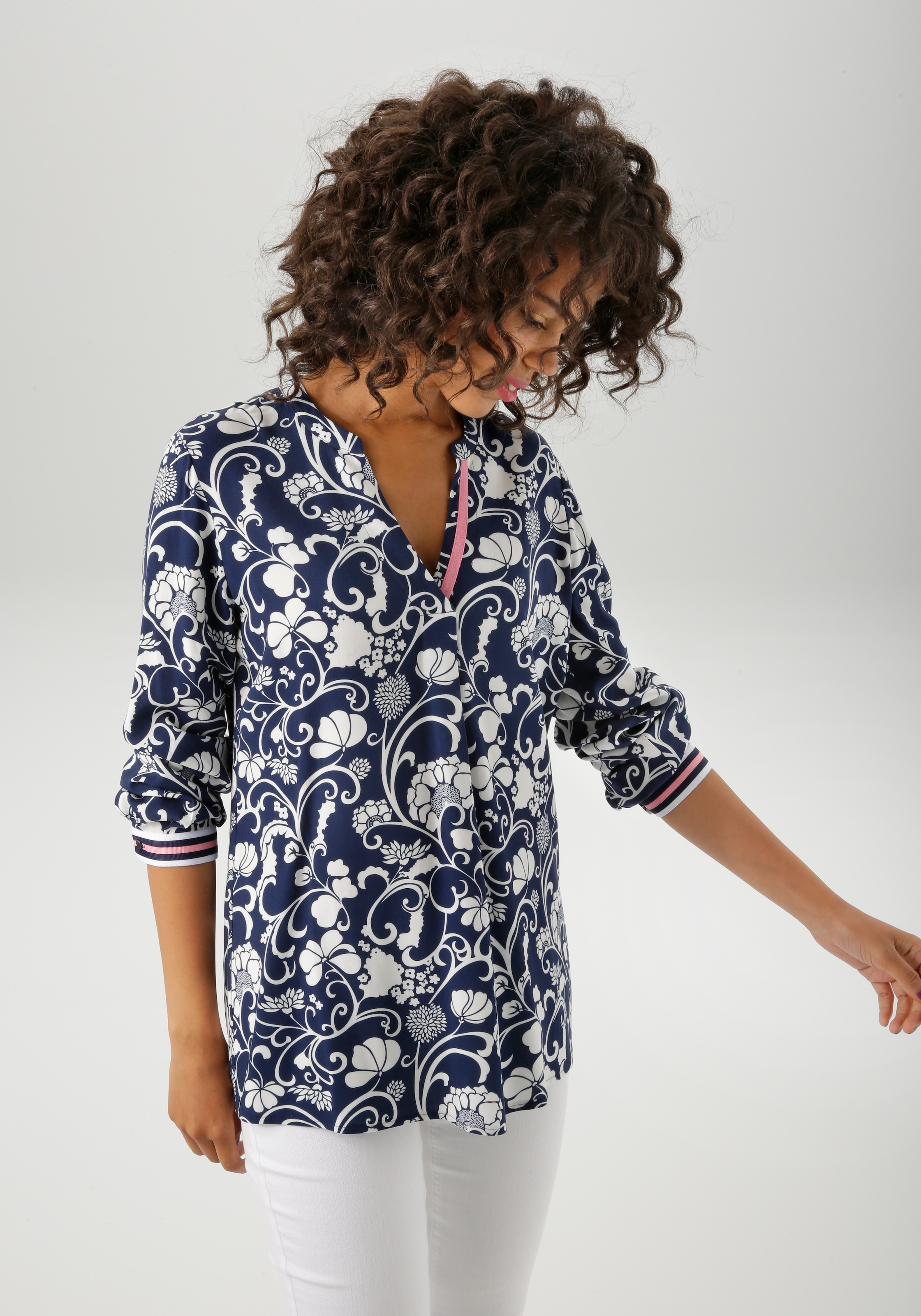 Aniston CASUAL Schlupfbluse mit fantasievollem, grafischen Blumendruck günstig online kaufen