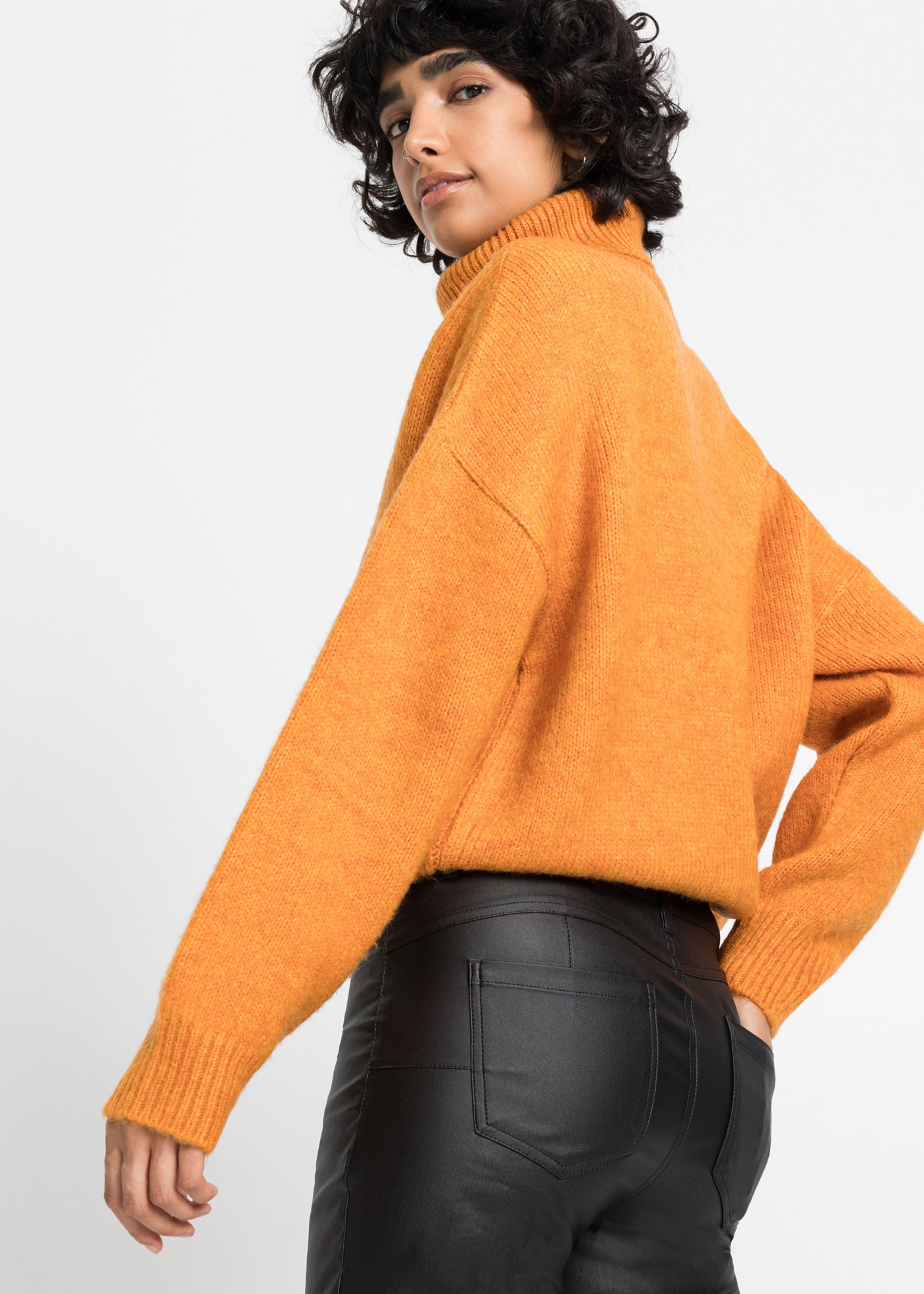 bonprix Stretch-Hose  mit Lederoptik, Slim Fit Passform, mit Push-up Effekt