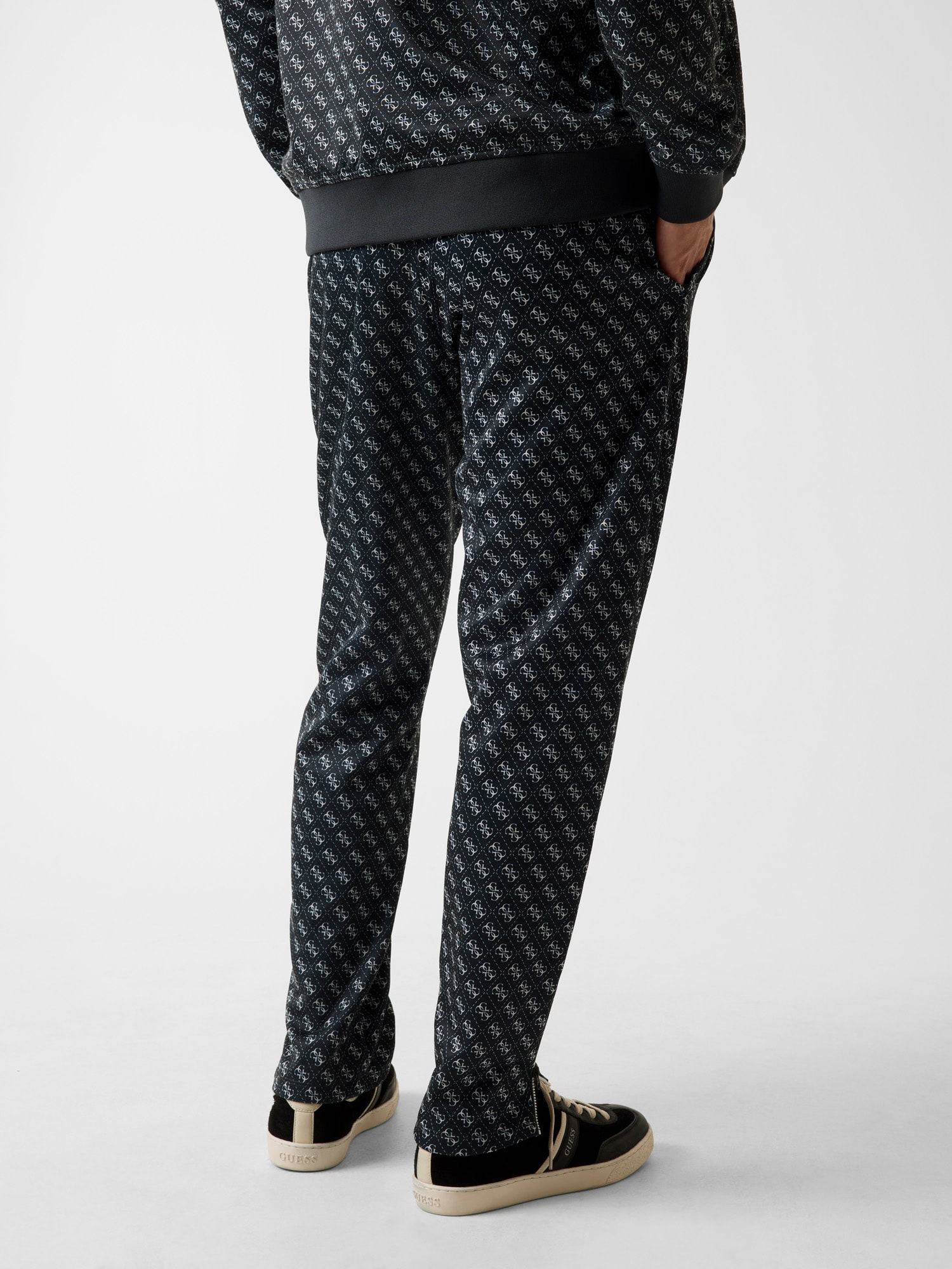Guess Jogger Pants »KORBIN«  Slim Fit, elastischer Bund mit Kordelzug