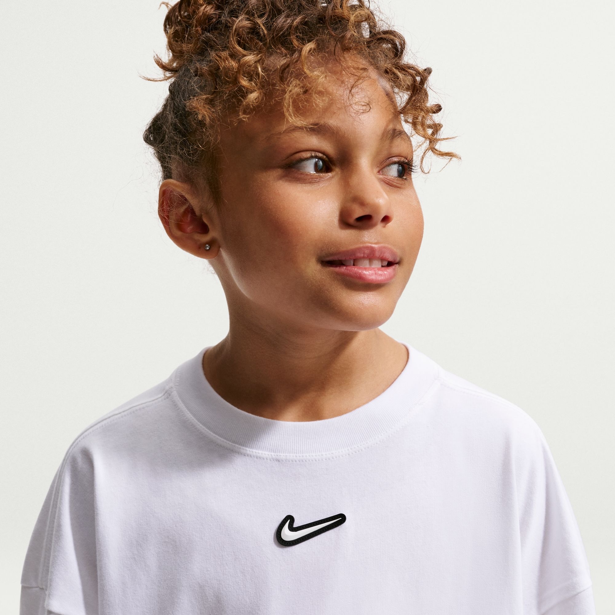 Nike Sportswear T-Shirt »G NSW TEE OS STREET VERT WINGS« für Mädchen und Jugendliche