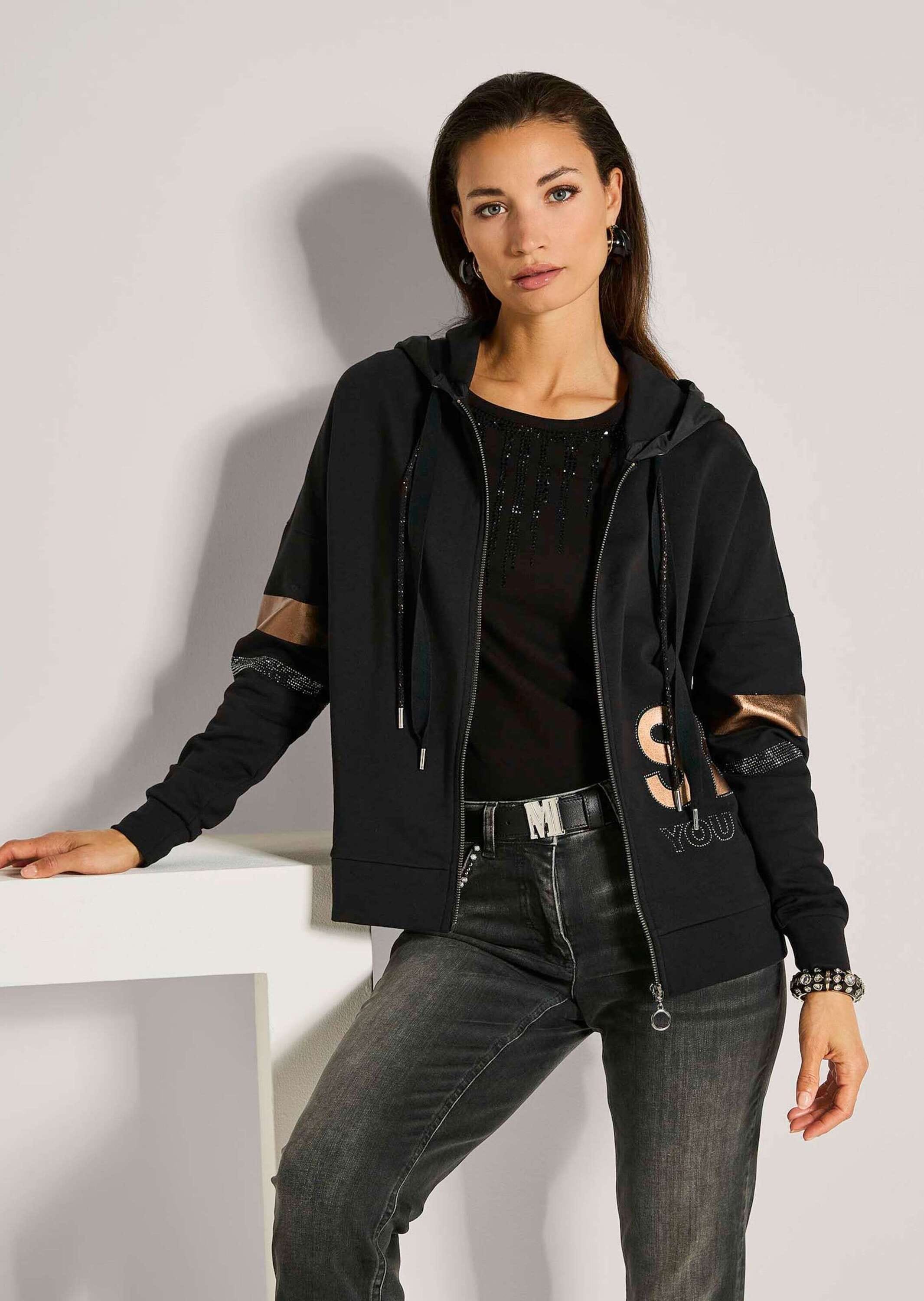 MADELEINE Kurzjacke »Kapuzenjacke Glänzende Oversized-Jacke mit Strass« Hautsympathische Baumwolle