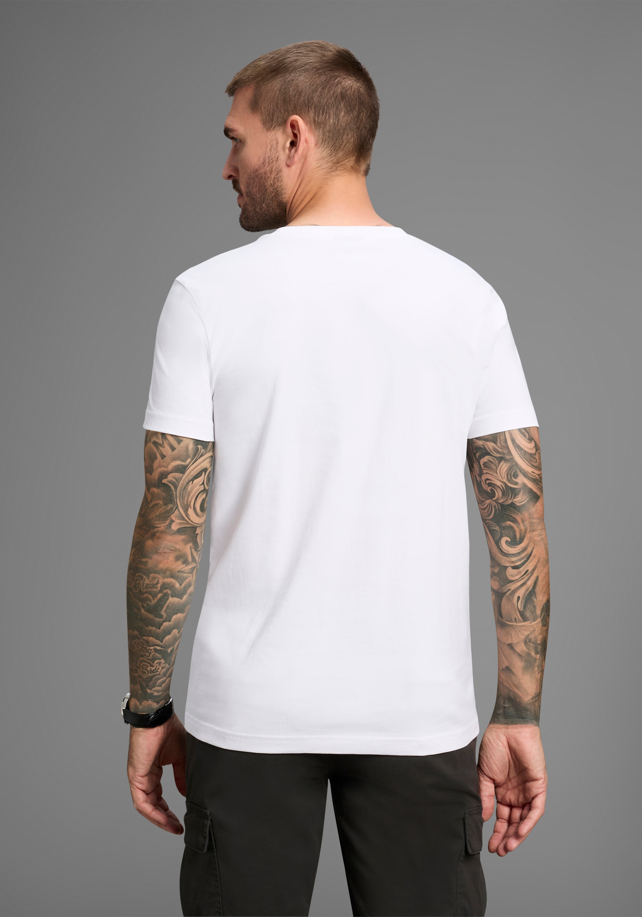 Bruno Banani T-Shirt, kurzärmelig, schmal geschnitten, Rundhalsausschnitt günstig online kaufen