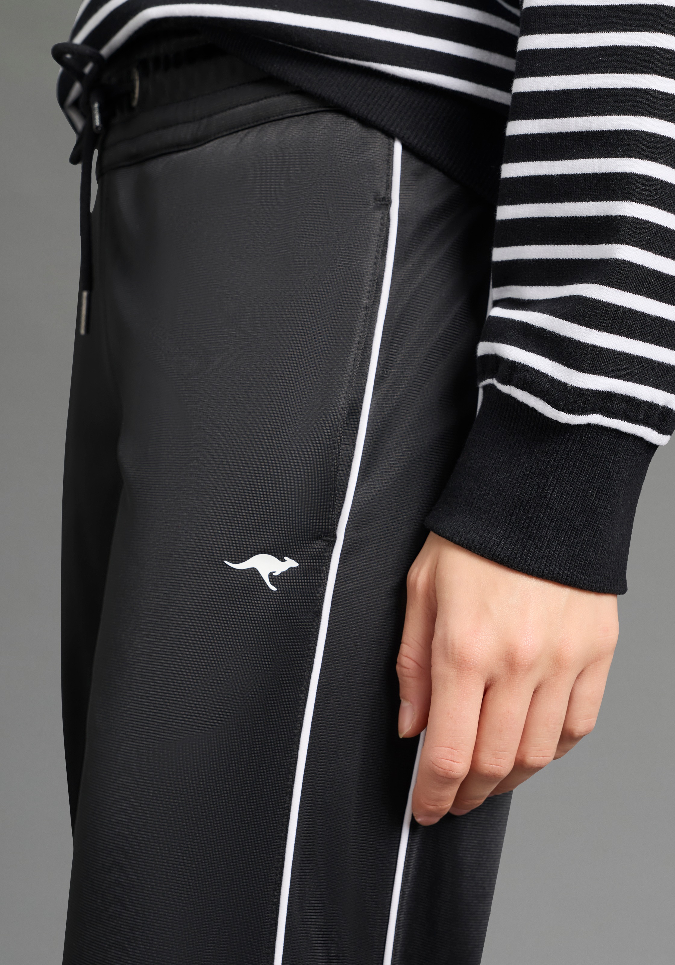 Thumbnail - KangaROOS Sporthose casual Trikot-Hose, bequemer Schnitt, mit Bindeband am Bund