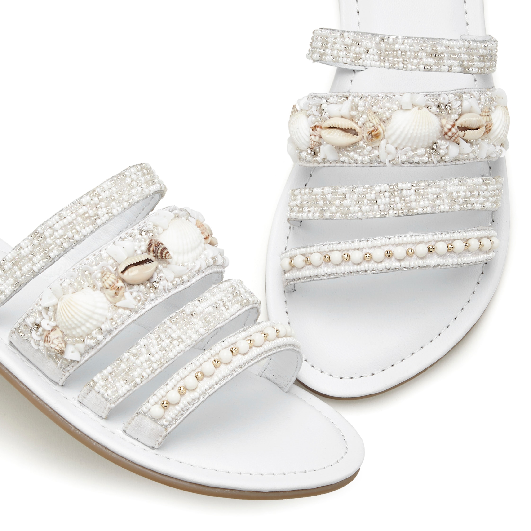 LASCANA Pantolette »Sandale, Sommerschuh, Mule,«, mit aufwendig verzierten Riemchen