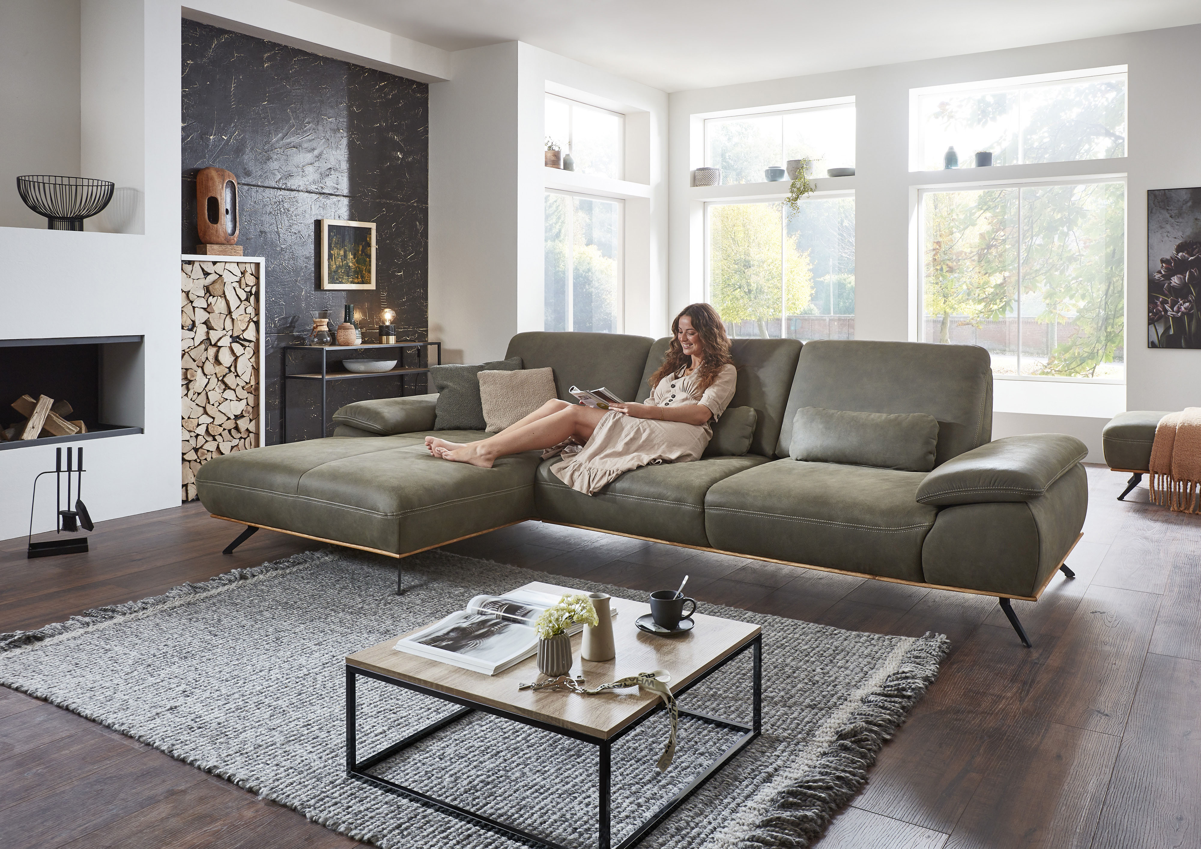 Die PlanBar Ecksofa "PN-EM18063 L-Form, B: 322 cm" wahlweise mit echt bezogenem Rücken und Sitztiefenverstellung