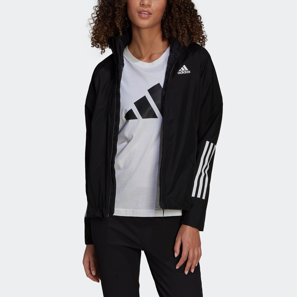 adidas Sportswear Outdoorjacke »BSC 3STREIFEN RAIN.RDY REGENJACKE«, mit Kapuze