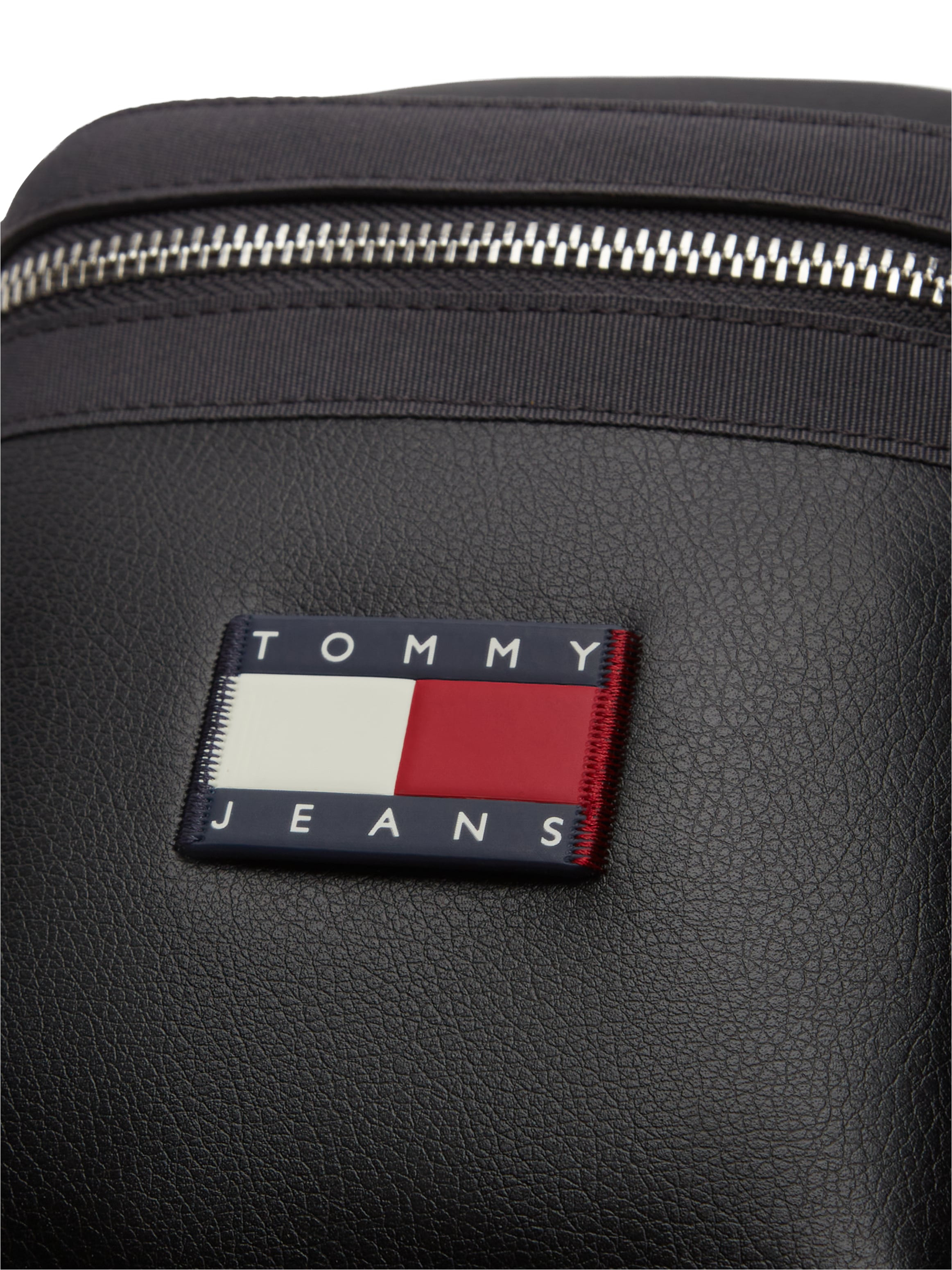 Tommy Jeans Umhängetasche »TJM ELEVATED PU REPORTER« Herren Schultertasche, Crossbodybag mit Logo-Aufnäher