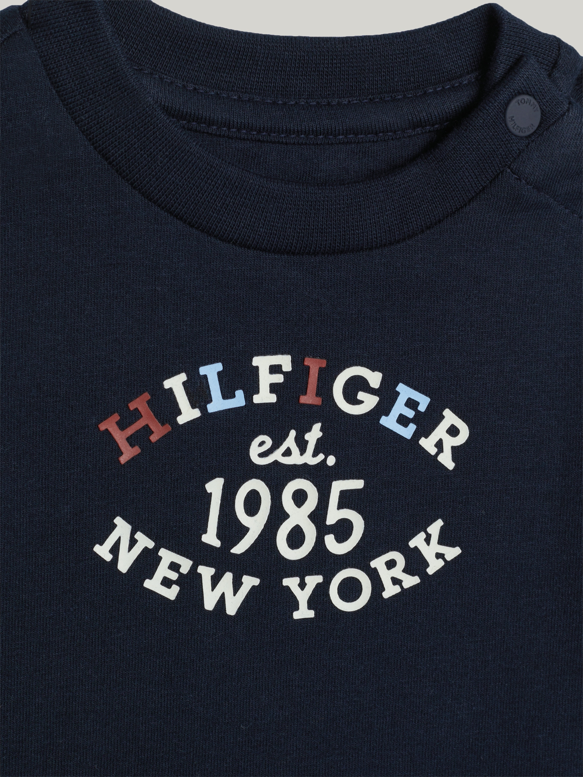 Tommy Hilfiger Langarmshirt »MONOTYPE OVAL REGULAR TEE LS«, Baby bis 2 Jahre mit Logoschriftzug