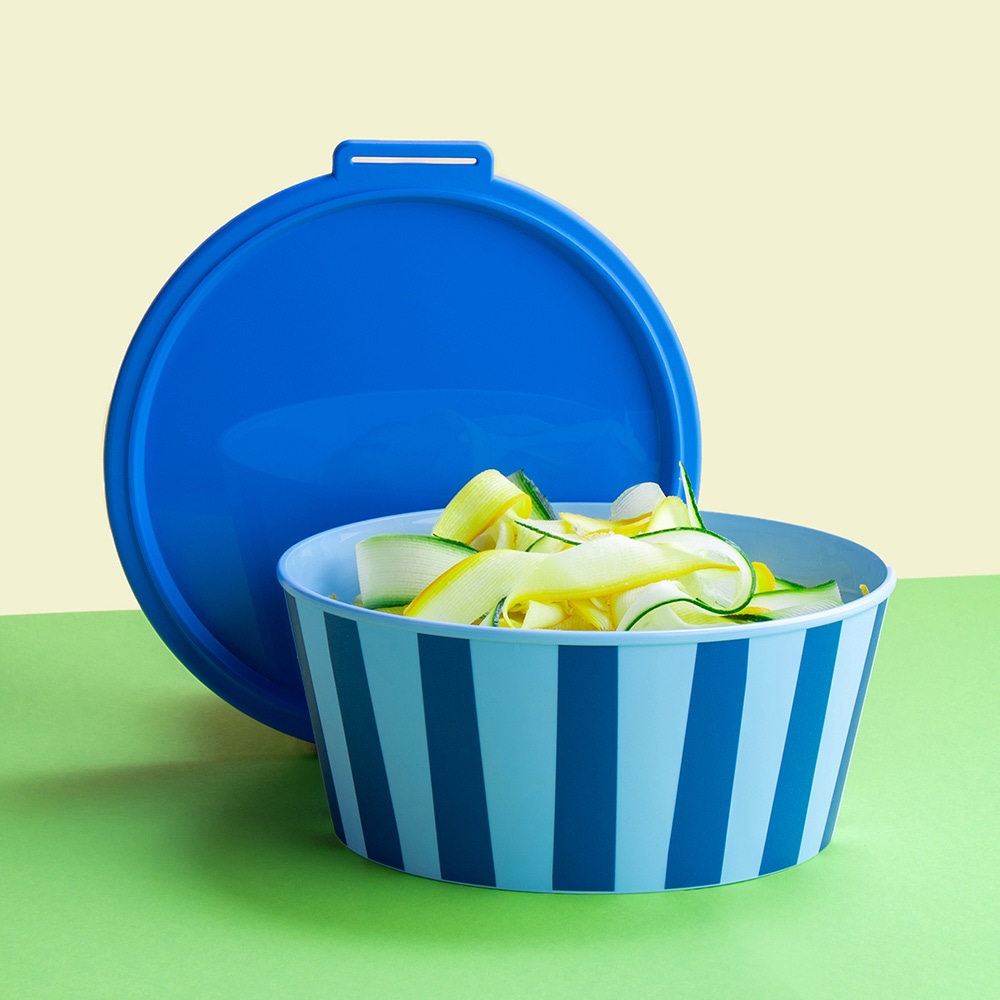 KOZIOL Aufbewahrungsschüssel »NORA BOX 2,2l STRIPES Schale 2,2l mit Deckel« 1 tlg.