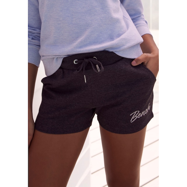 Bench. Relaxshorts »-Sweatshorts, Lounge-Shorts«, mit kleiner glänzenden  Logostickerei und Eingrifftaschen, Loungewear für kaufen | BAUR