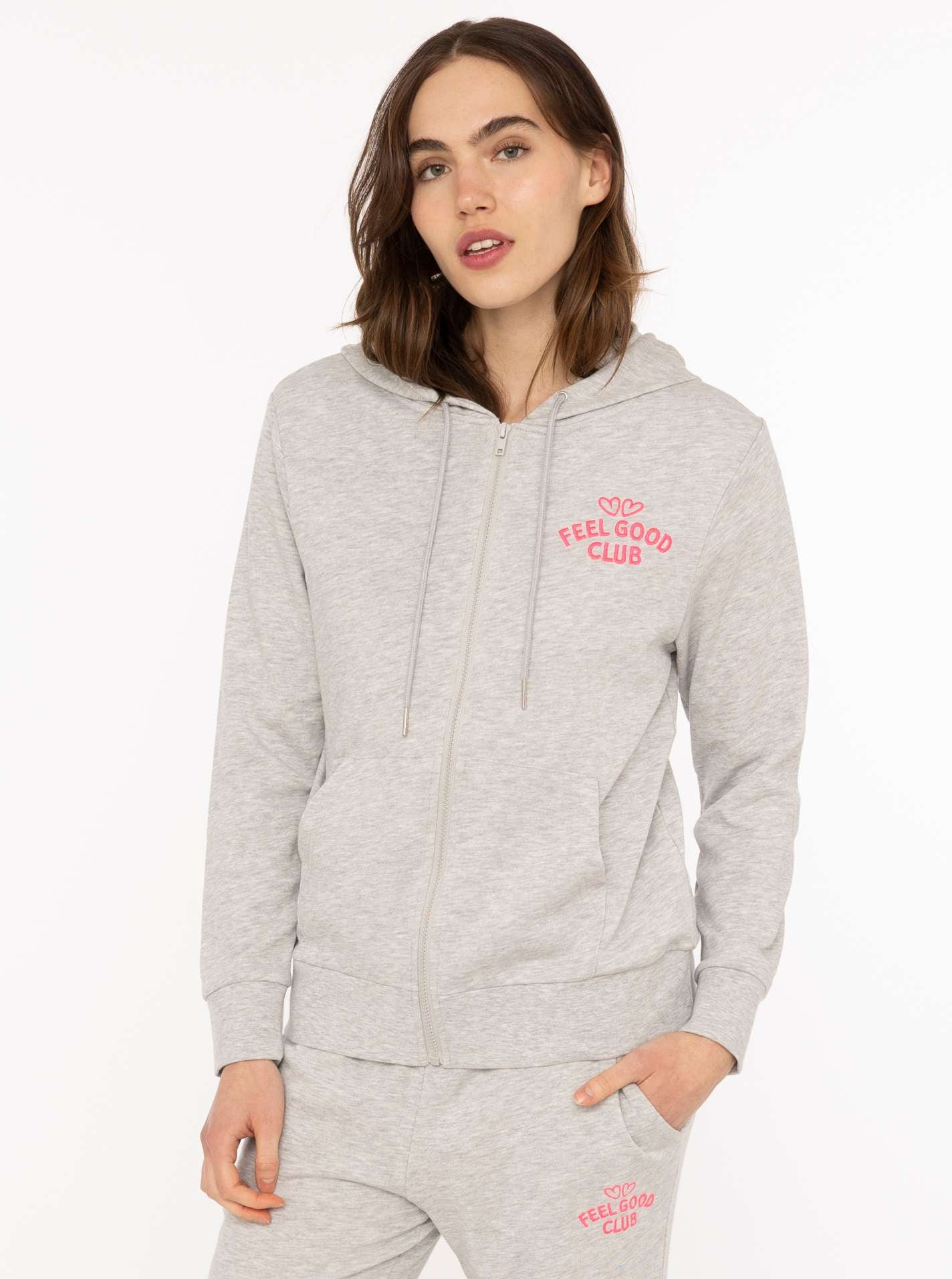 Zwillingsherz Kapuzensweatjacke »"Feel Good Club"« Kapuze, zum Binden, Taschen, kleine Stickerei vorne