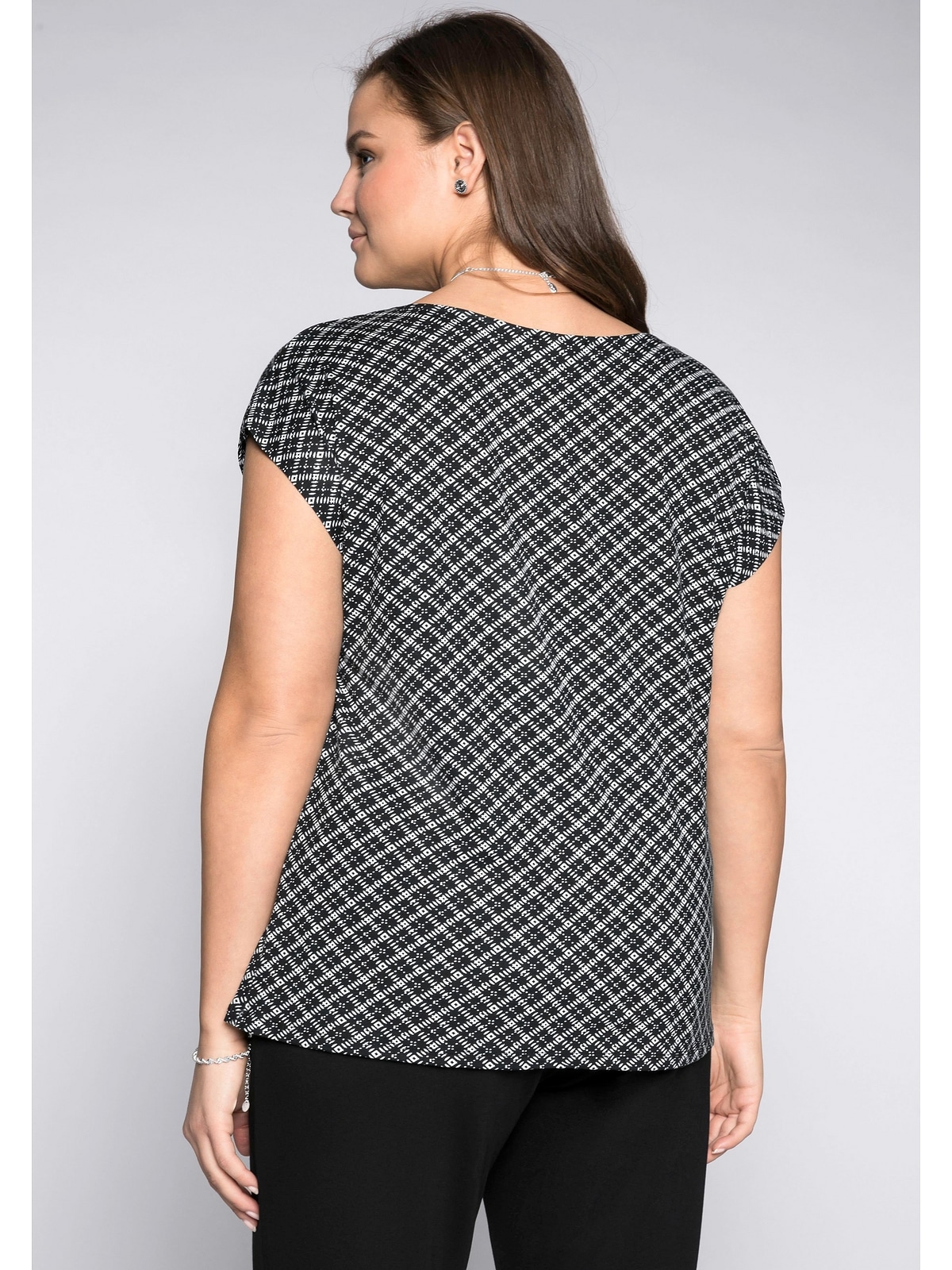 Sheego T-Shirt »Große Größen«, mit gelegten Falten, aus angenehmem Viskosemix