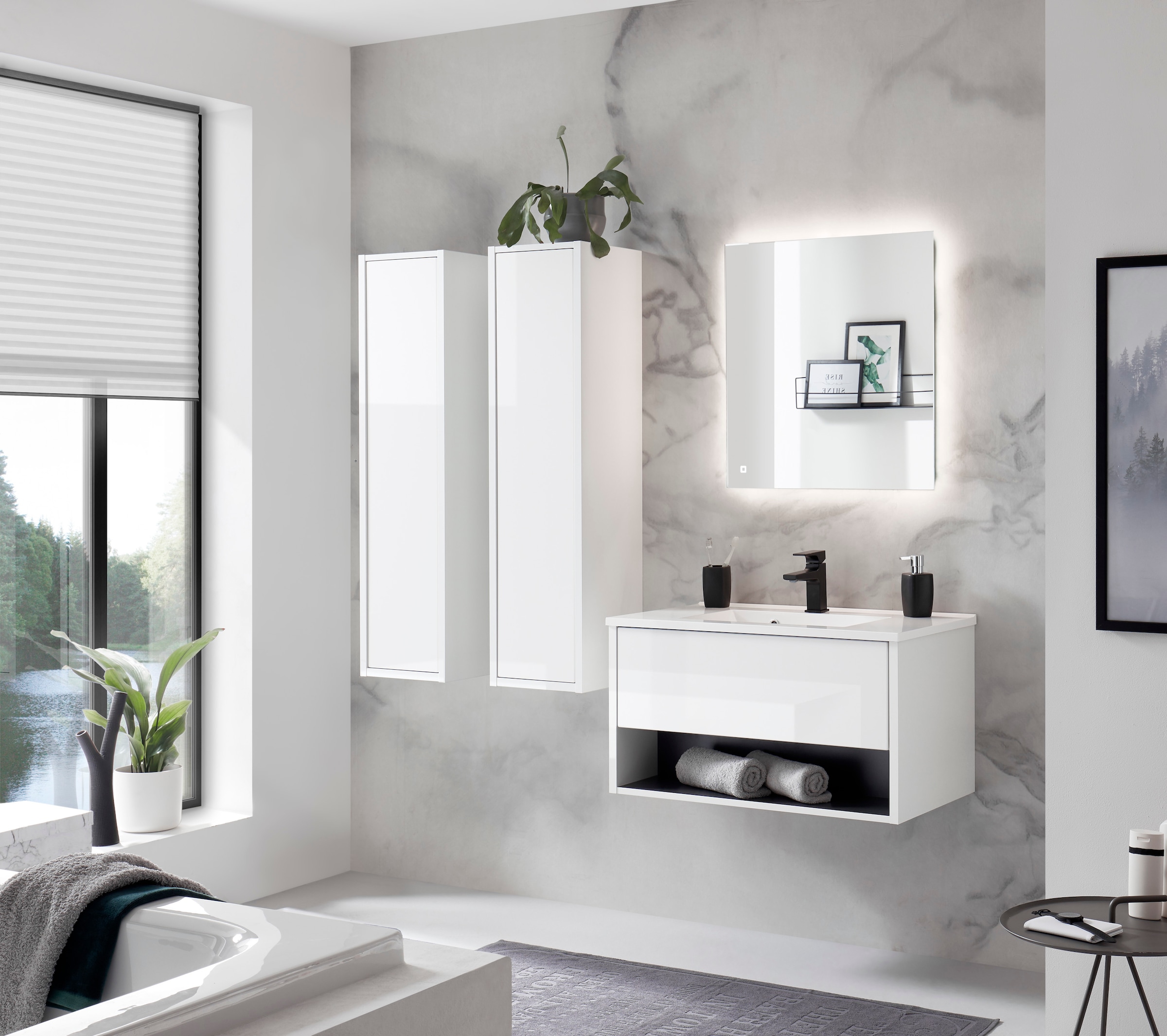 Places of Style Badmöbel-Set »Studio Line, Bad im modernen Design, 4-teiliges Badezimmer«, (4 St.), Schrank, Waschtisch und Spiegel, in zwei Farben verfügbar, Stauraum