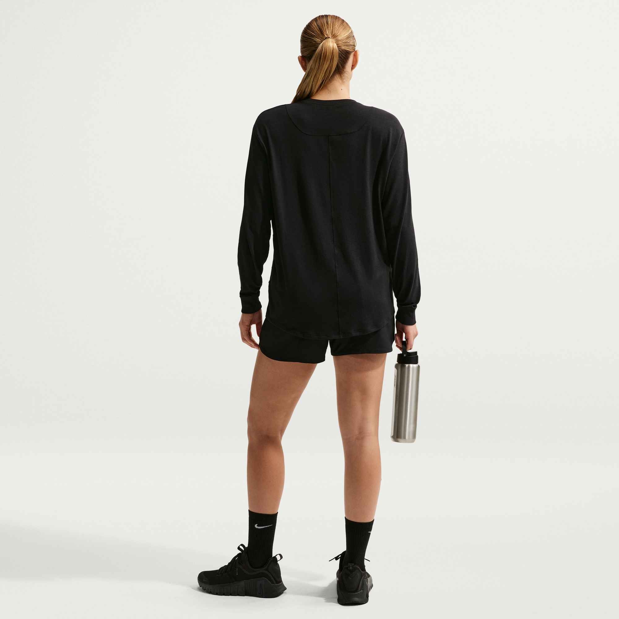 Nike Funktionsshirt »W NK ONE RELAXED DF LS TOP« lockere Passform, verlängerter Schnitt, leichtes Jersey-Material