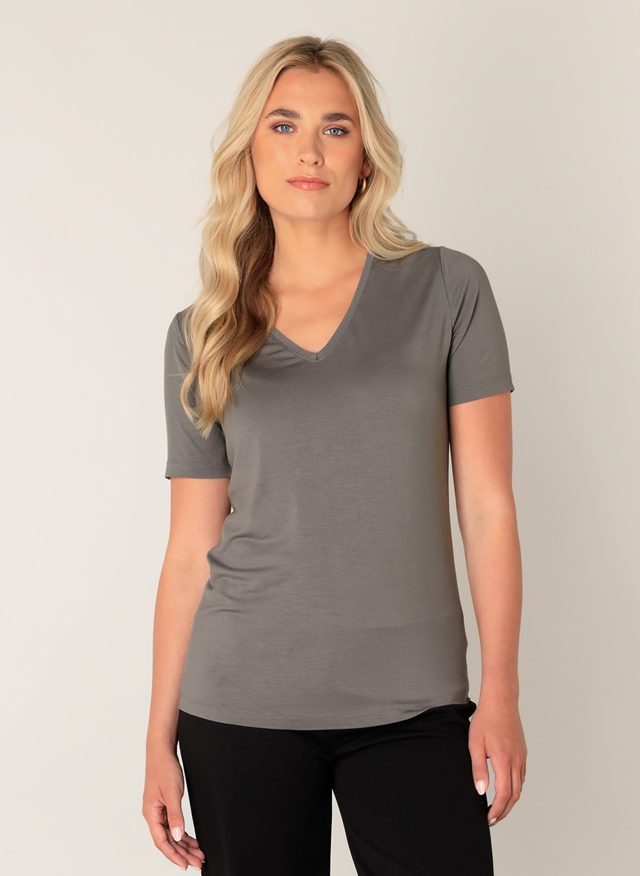 Base Level T-Shirt "Yanic", mit V-Ausschnitt günstig online kaufen
