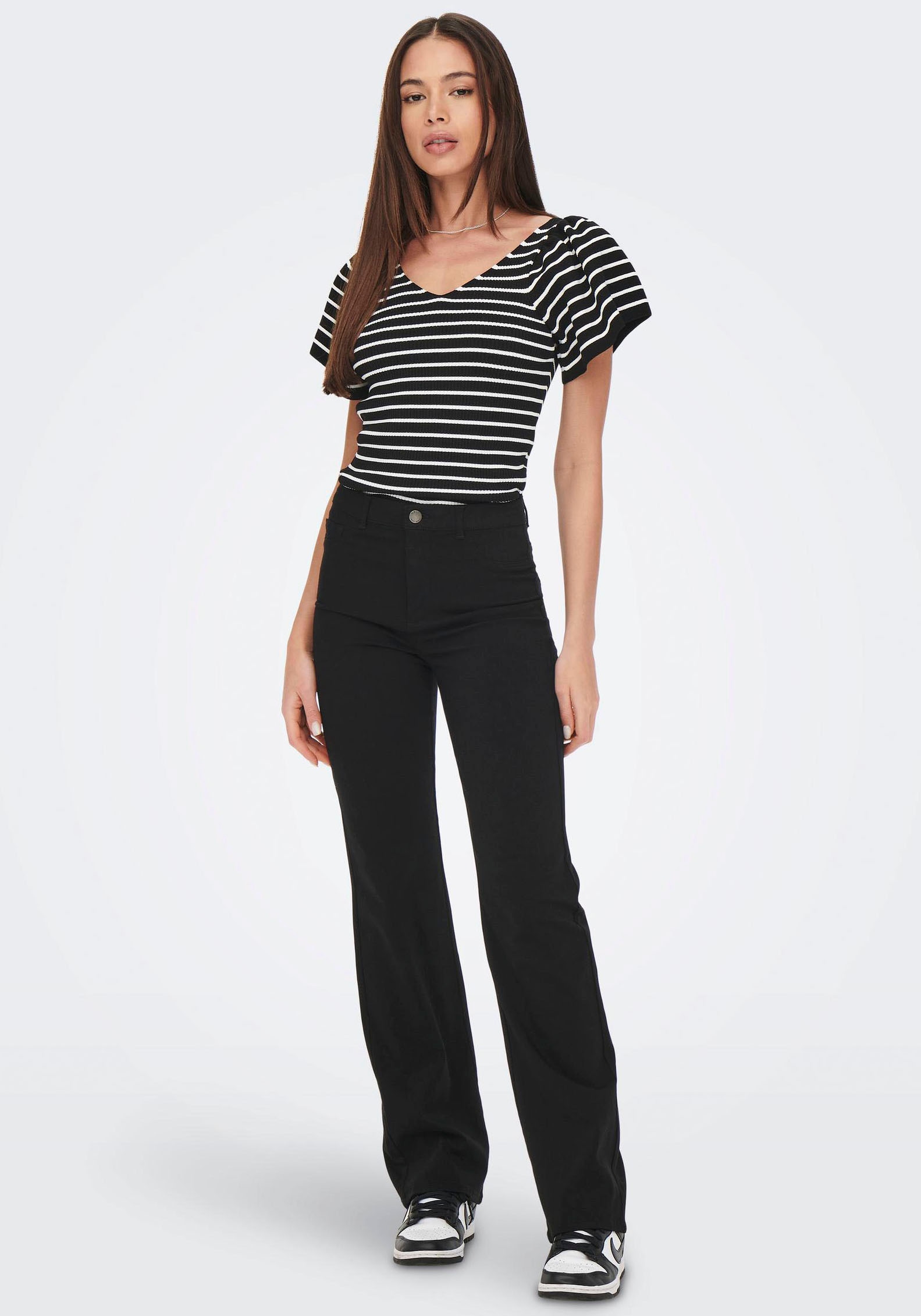 ONLY Kurzarmpullover »ONLLEELO STRIPE SS BACK V-NECK KNT NOOS«