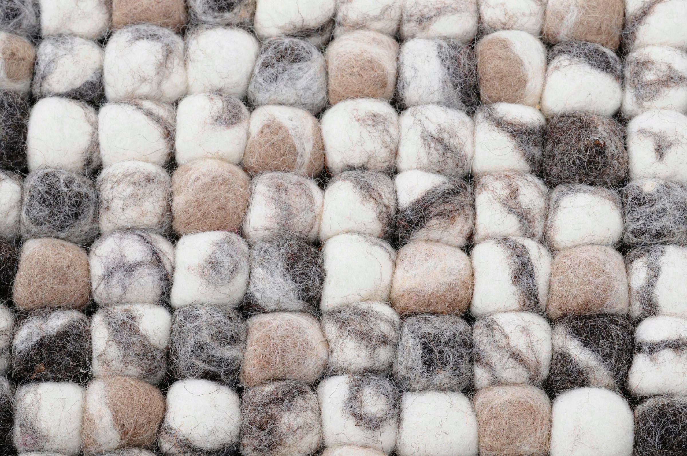THEKO Wollteppich »Felty 2.2«, rund, 22 mm Höhe, Filzkugel-Teppich, reine Wolle, handgefertigt