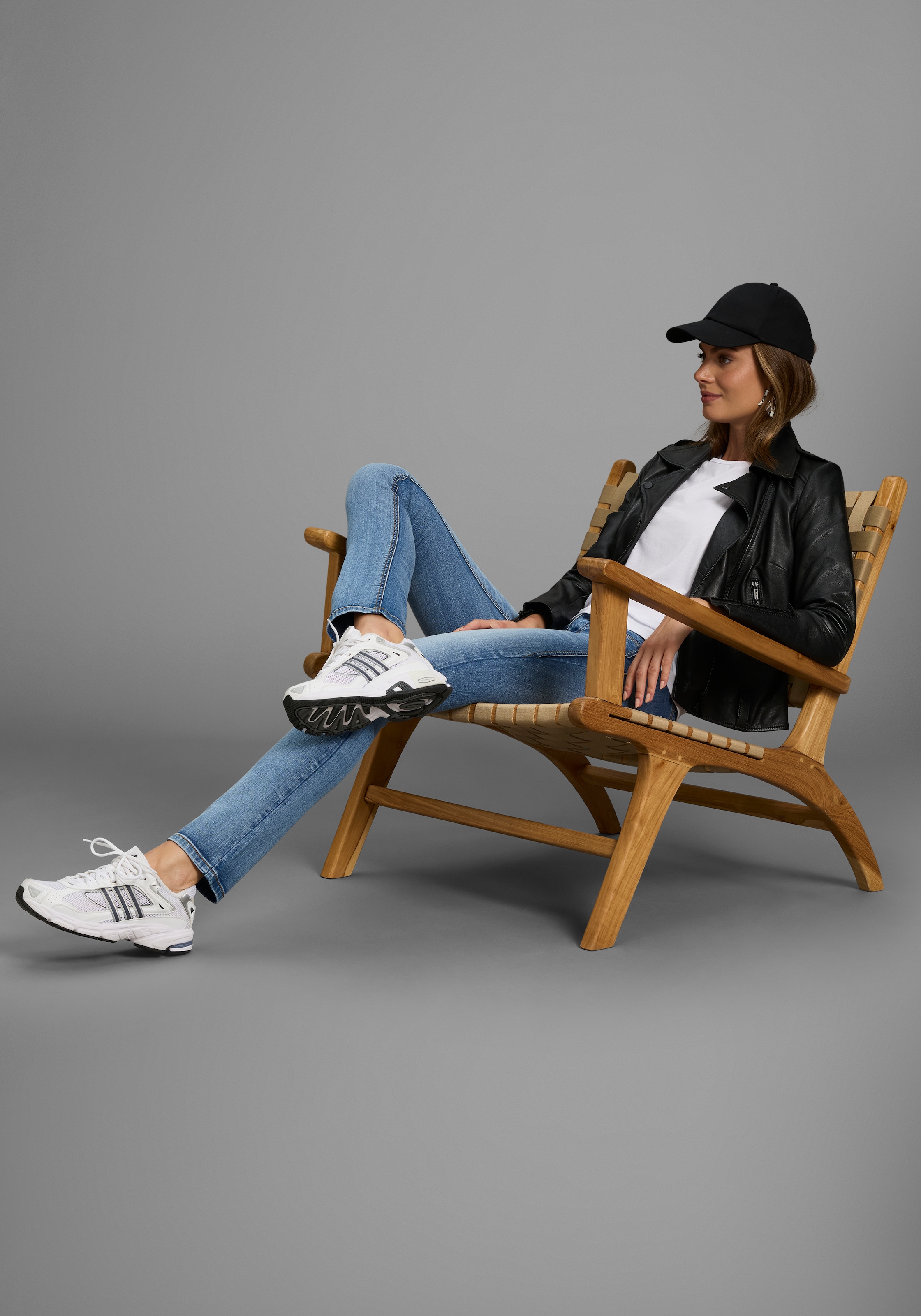 Arizona Comfort-fit-Jeans »mit Keileinsätzen«, niedrige Leibhöhe