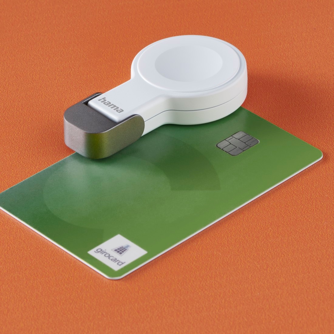Hama USB-Ladegerät »Kabelloses Ladegerät für Apple Watch, mit USB-C Anschluss«, (1 St.), Wireless Charger, Magnetische Ausrichtung, Schnellladegerät