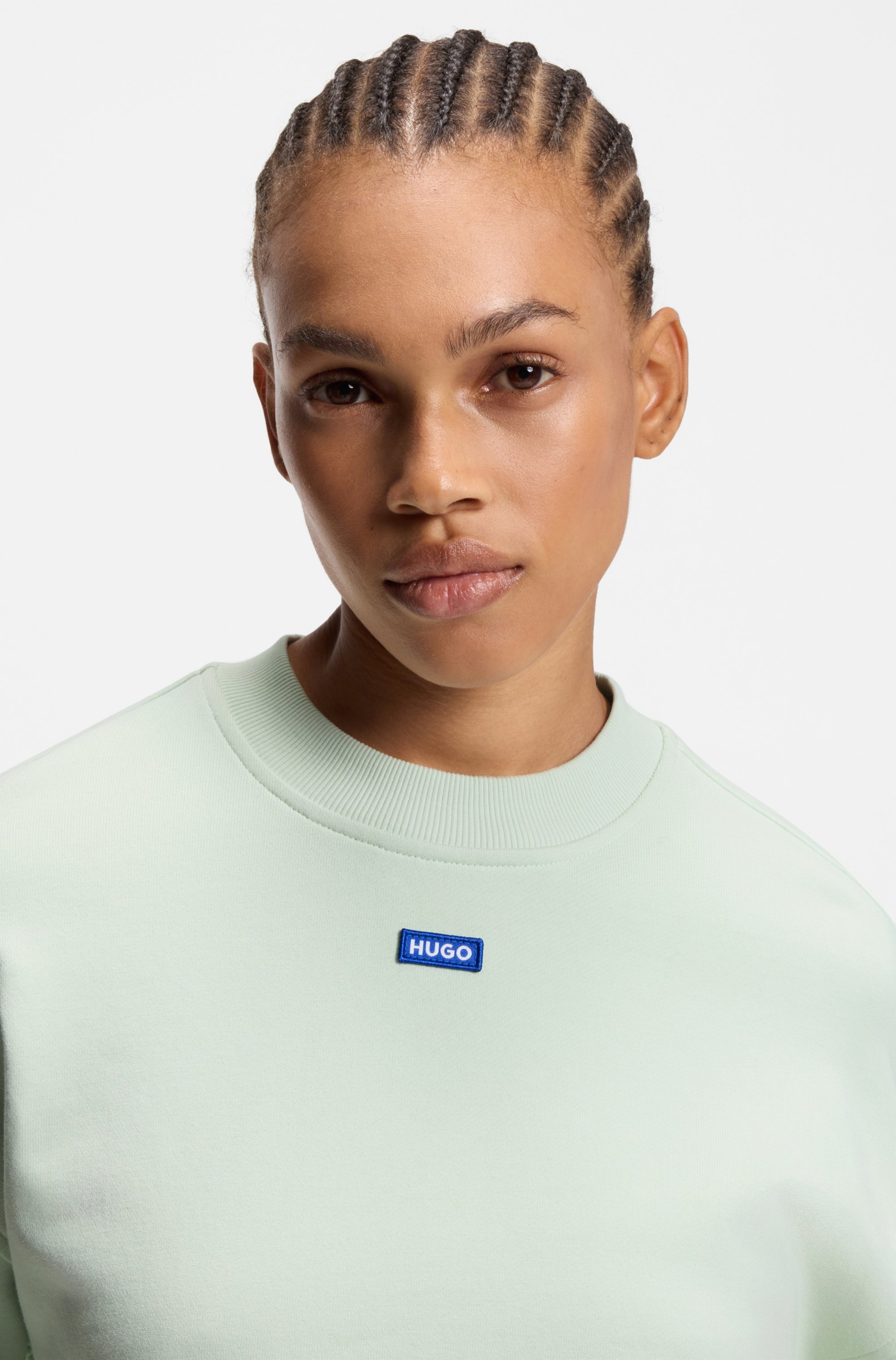 HUGO Blue Sweatshirt "Delessa", mit Logoaufnäher günstig online kaufen