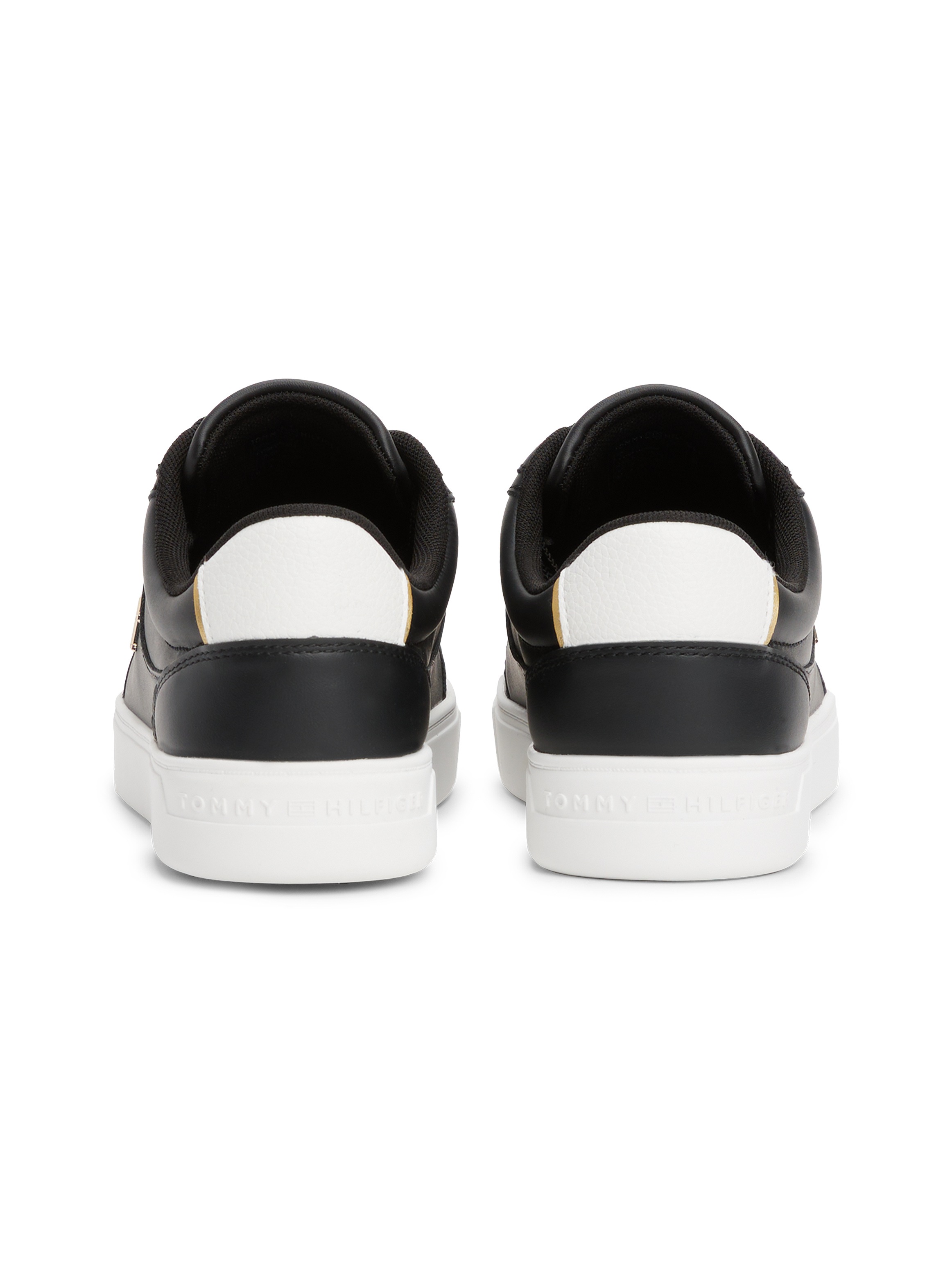 Tommy Hilfiger Plateausneaker »ESSENTIAL CHIC COURT SNEAKER«, Freizeitschuh, Schnürschuh, Halbschuh mit TH-Schmuckelement