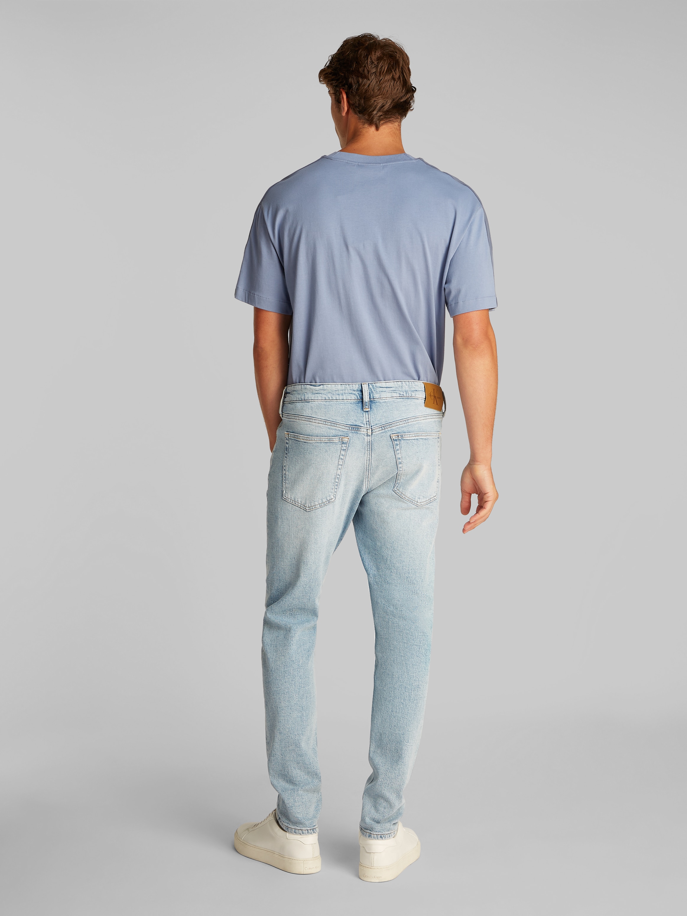 Calvin Klein Jeans Tapered-fit-Jeans »SLIM TAPER«, in hellblauer Waschung