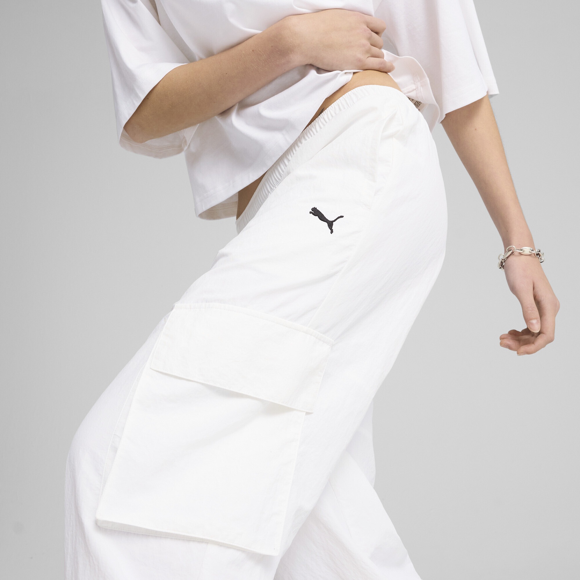 PUMA Sporthose »WARDROBE ESS Cargohose in Relaxed Fit Damen«