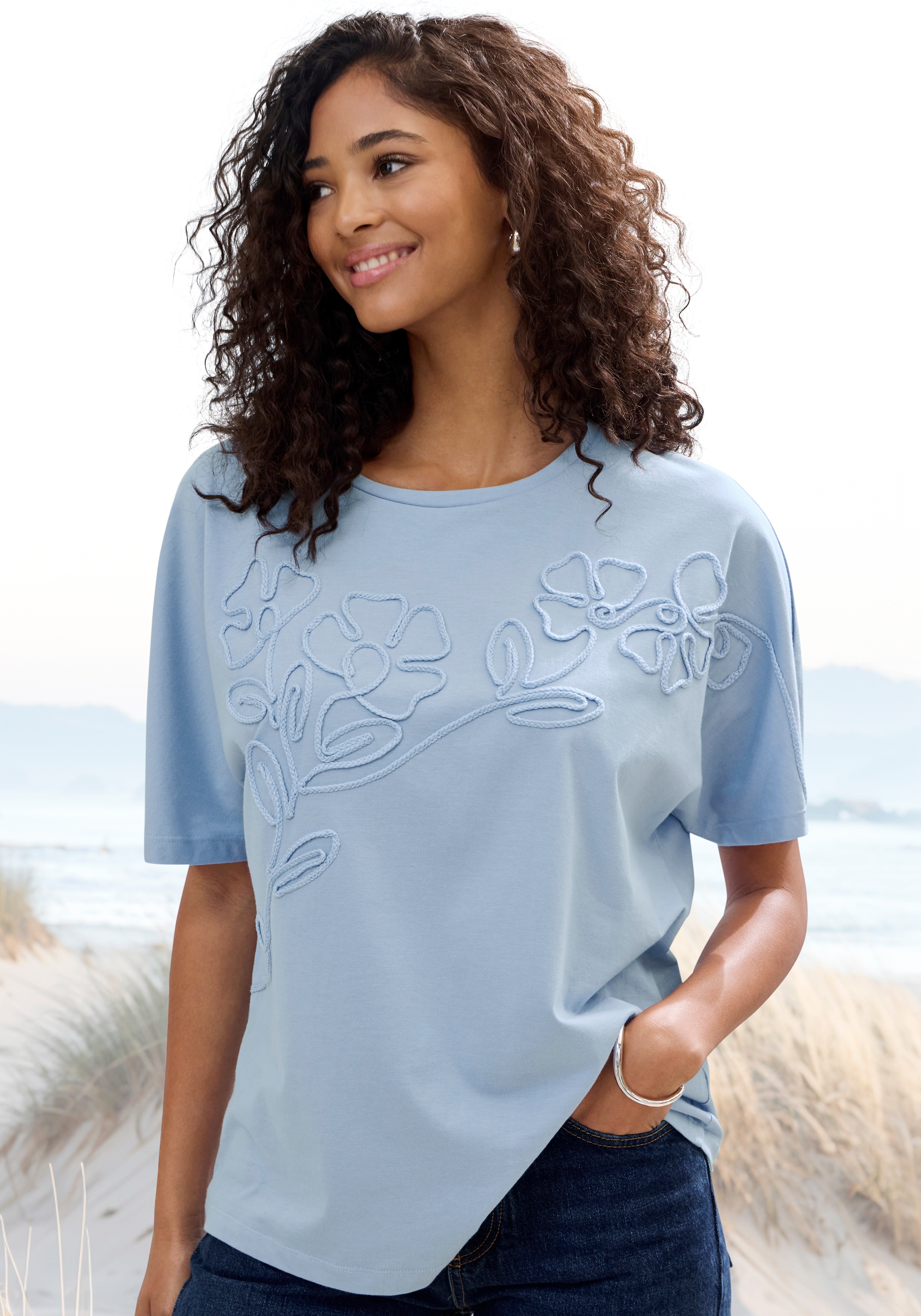 Vivance T-Shirt "mit dekorativer Stickerei" aus angenehmer Bio-Baumwoll-Qualität