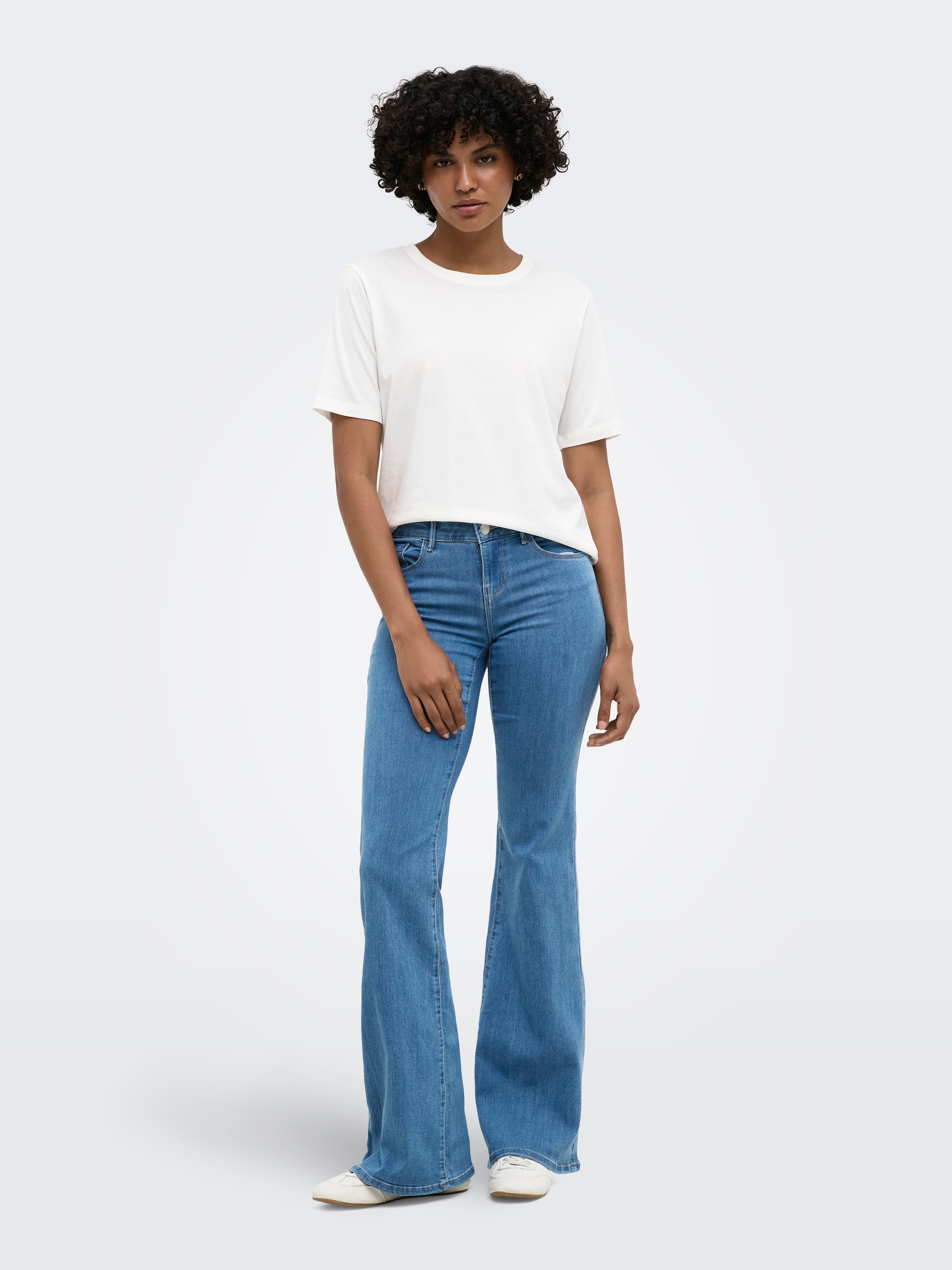 ONLY Bootcut-Jeans »ONLHELLA LOW RETRO FLARED DNM« Viskosemischung, bootcut fit